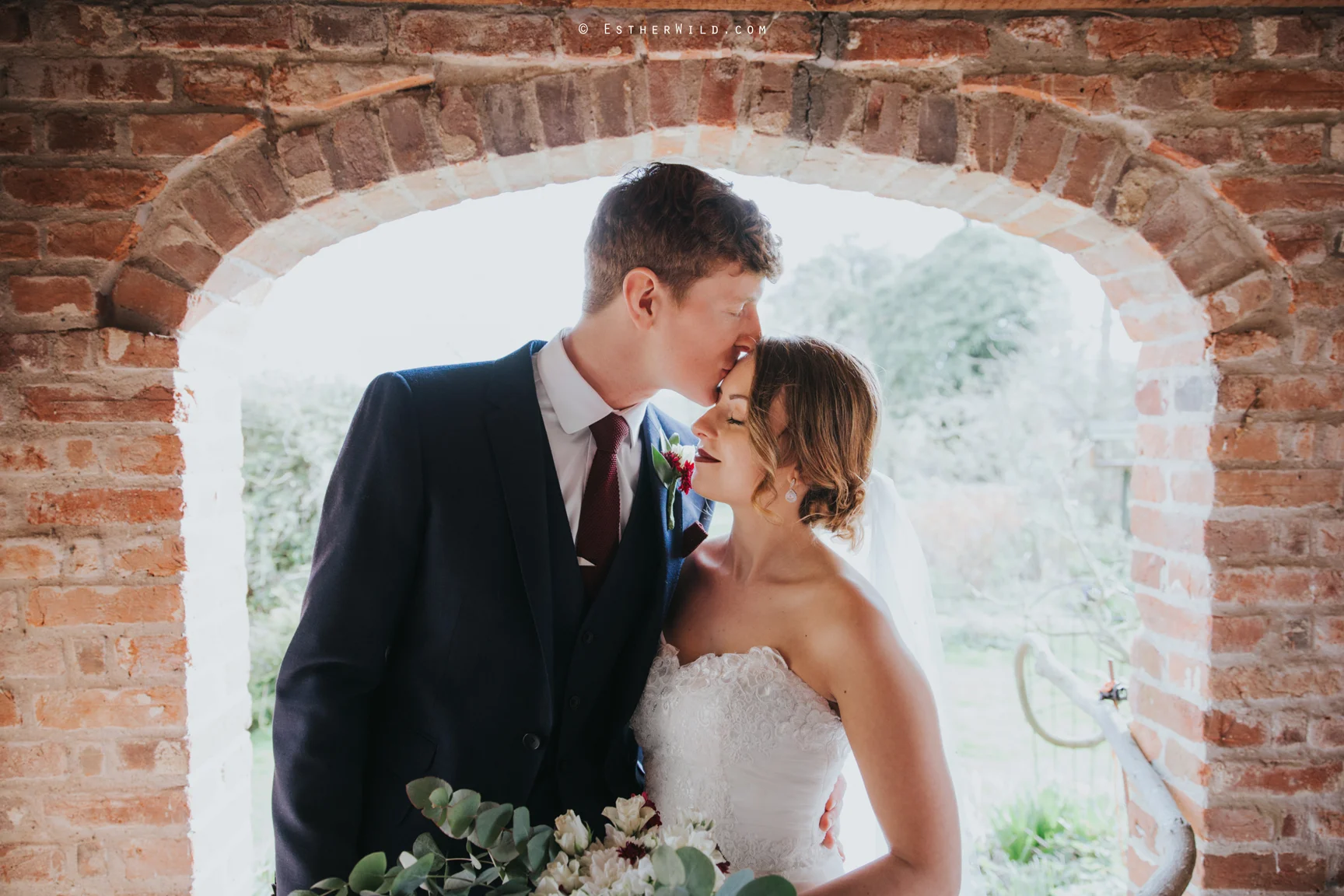 Glebe_Farm_Barn_Rustic_Norfolk_Wedding_Esther_Wild_Photographer_Copyright_IMG_1621.jpg