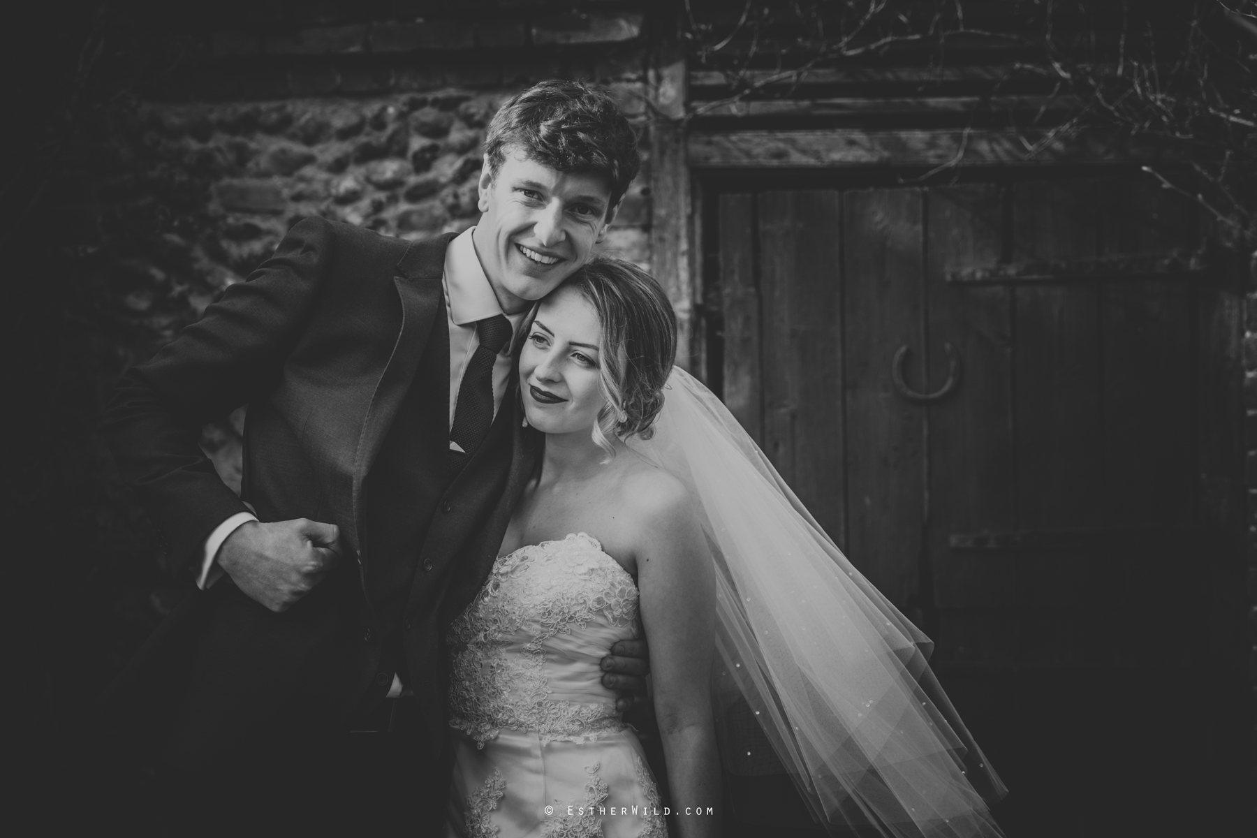 Glebe_Farm_Barn_Rustic_Norfolk_Wedding_Esther_Wild_Photographer_Copyright_IMG_1664-2.jpg