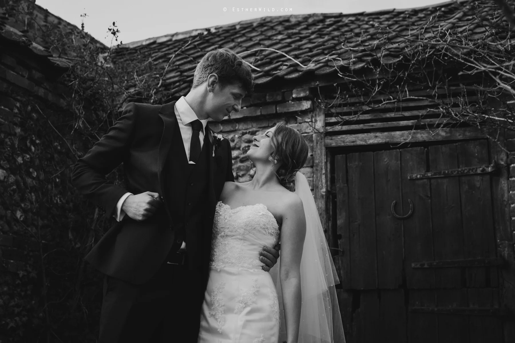 Glebe_Farm_Barn_Rustic_Norfolk_Wedding_Esther_Wild_Photographer_Copyright_IMG_1680-1.jpg