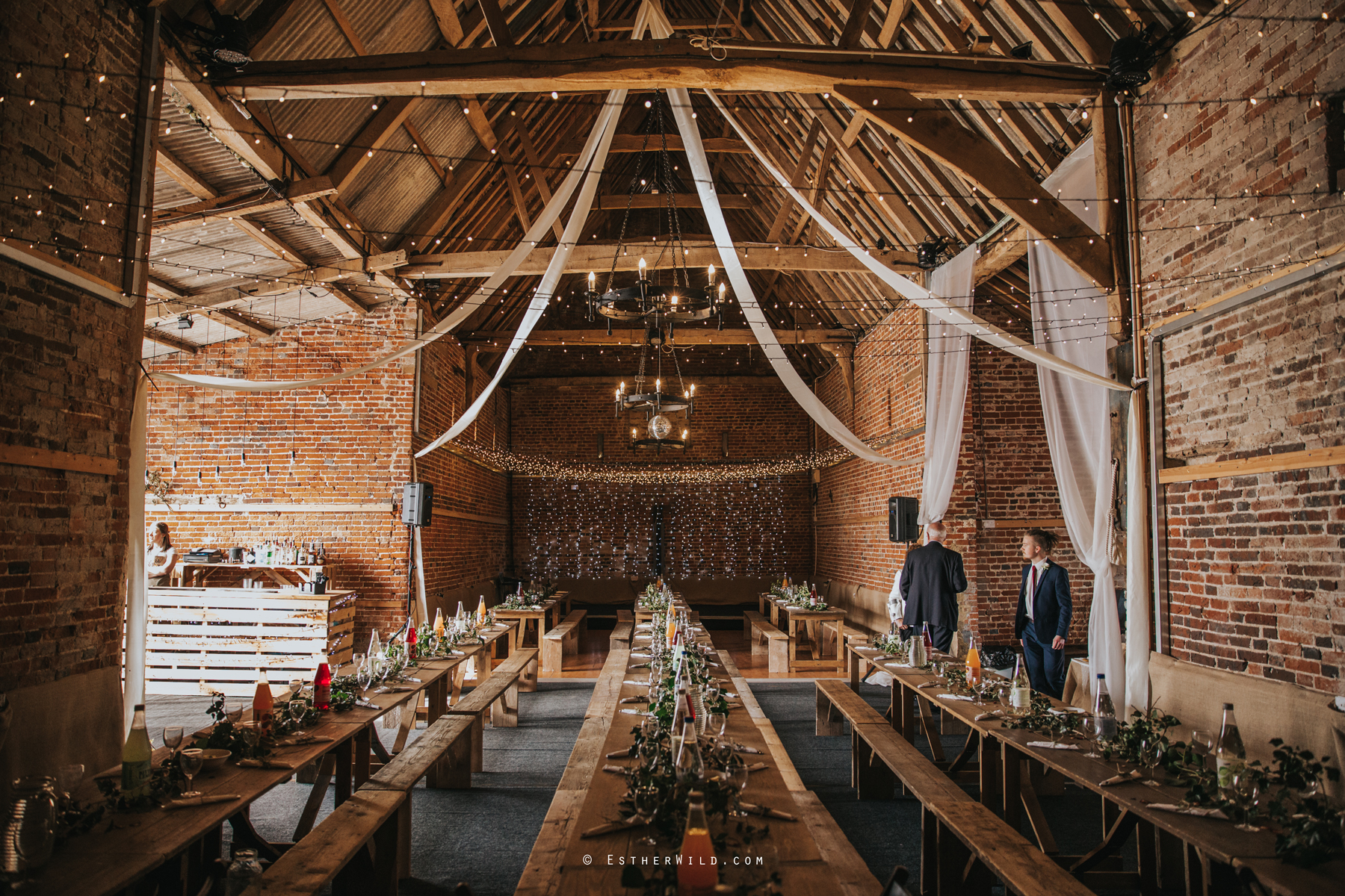 Glebe_Farm_Barn_Rustic_Norfolk_Wedding_Esther_Wild_Photographer_Copyright_IMG_1712.jpg