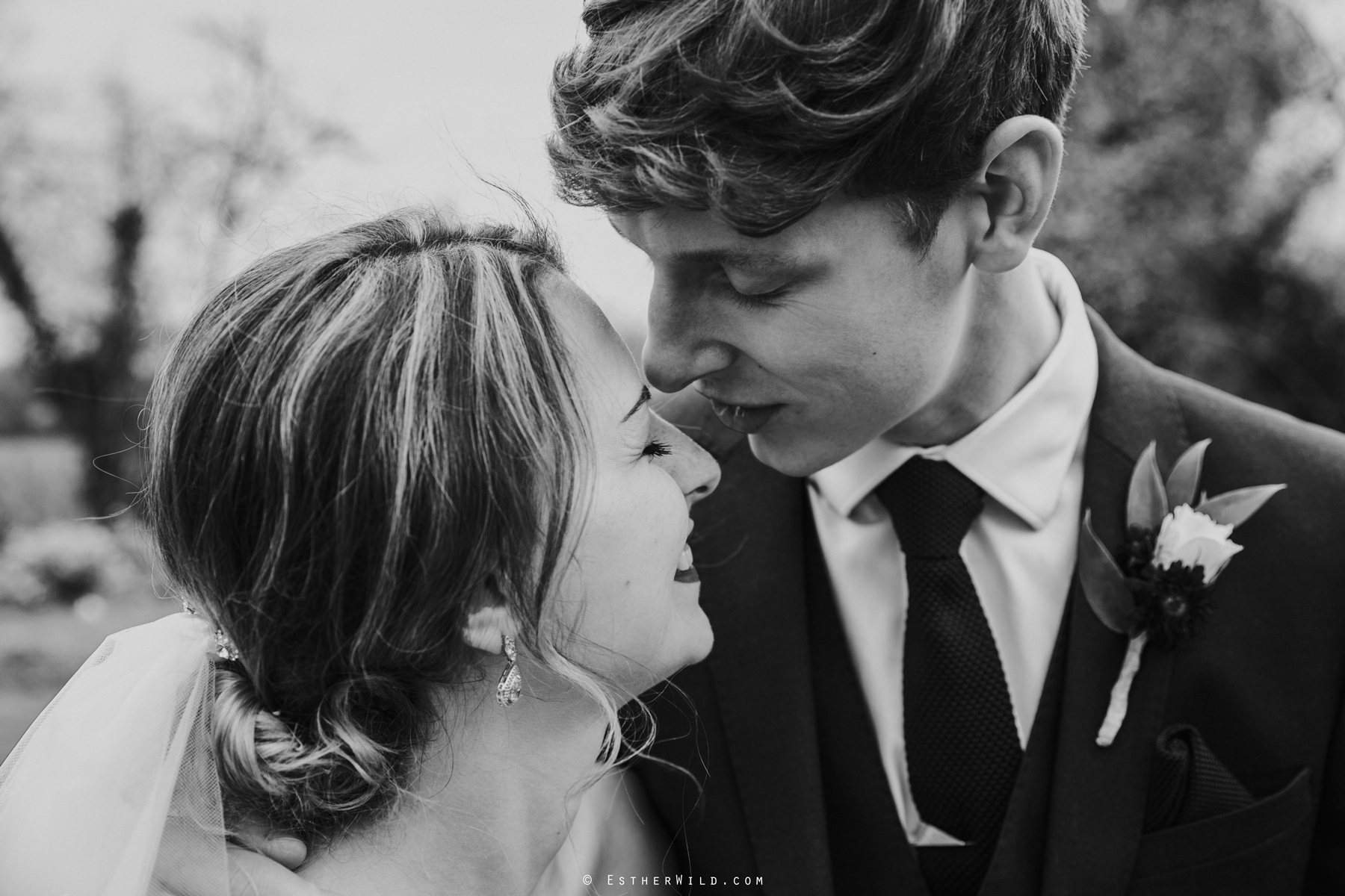 Glebe_Farm_Barn_Rustic_Norfolk_Wedding_Esther_Wild_Photographer_Copyright_IMG_1912-2.jpg