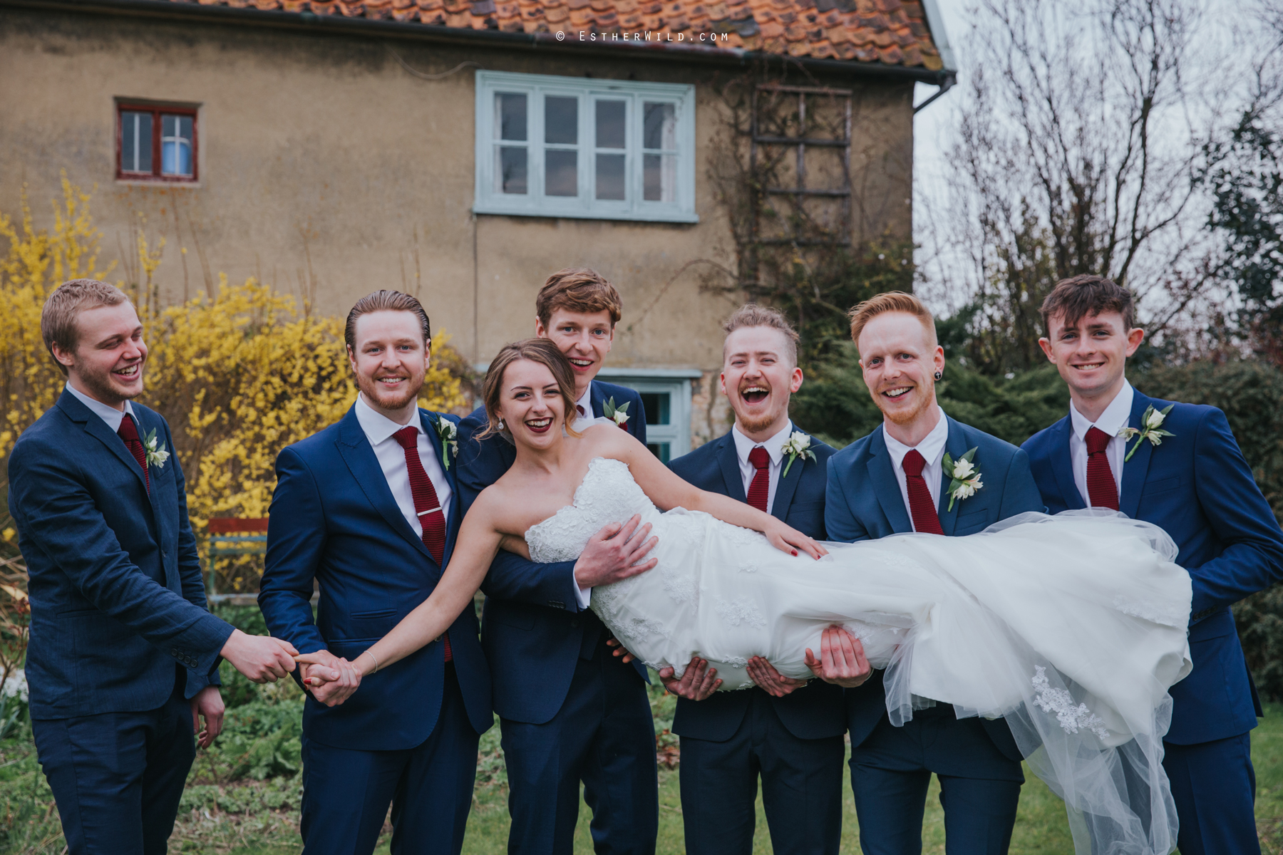 Glebe_Farm_Barn_Rustic_Norfolk_Wedding_Esther_Wild_Photographer_Copyright_IMG_2020.jpg