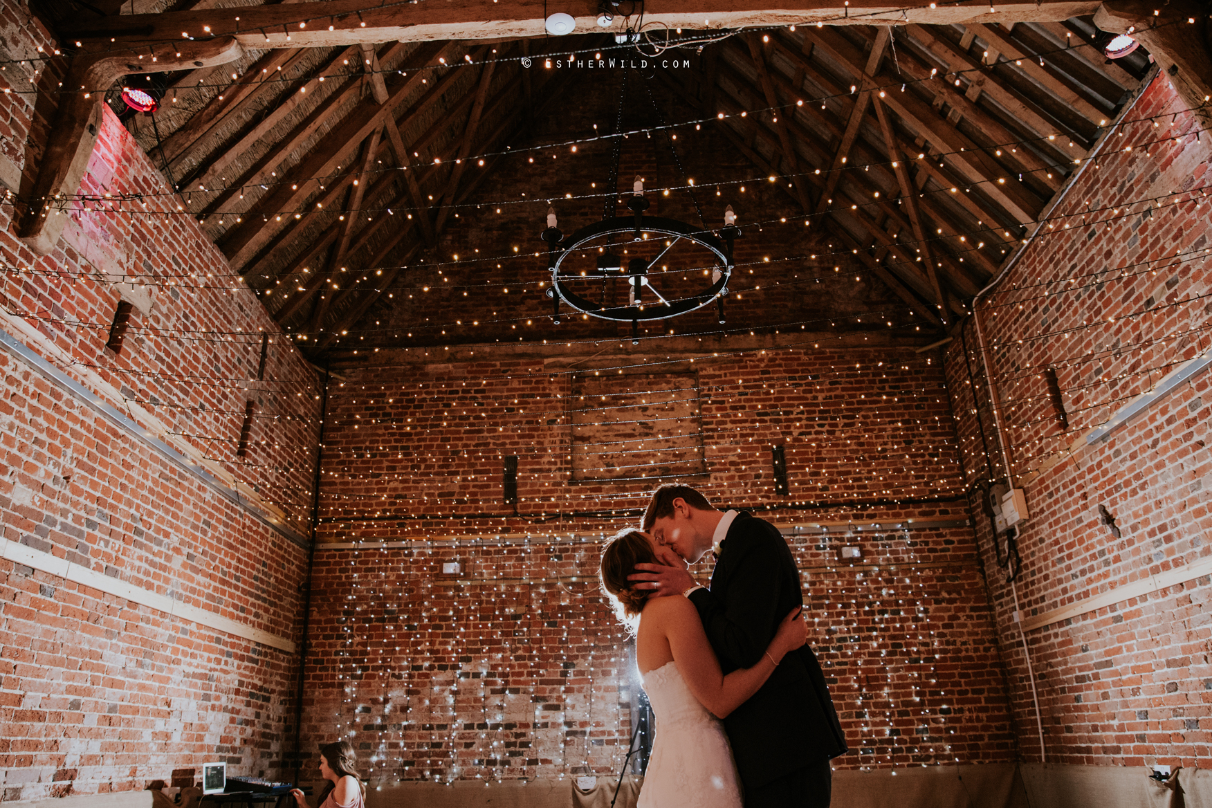 Glebe_Farm_Barn_Rustic_Norfolk_Wedding_Esther_Wild_Photographer_Copyright_IMG_2830.jpg