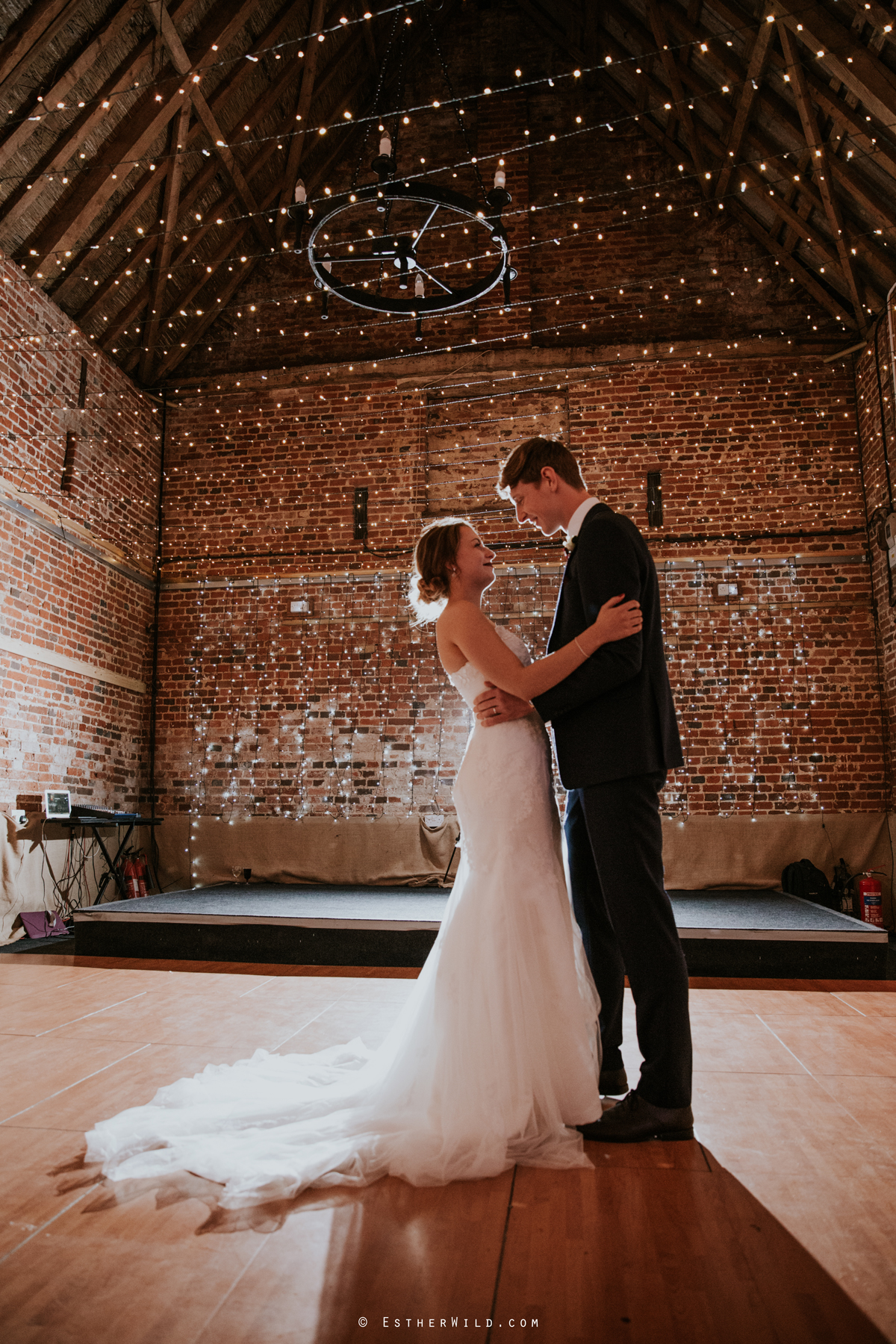 Glebe_Farm_Barn_Rustic_Norfolk_Wedding_Esther_Wild_Photographer_Copyright_IMG_2844.jpg