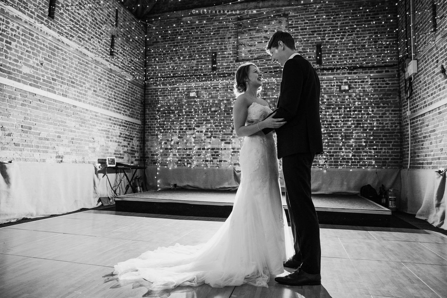 Glebe_Farm_Barn_Rustic_Norfolk_Wedding_Esther_Wild_Photographer_Copyright_IMG_2847-1.jpg