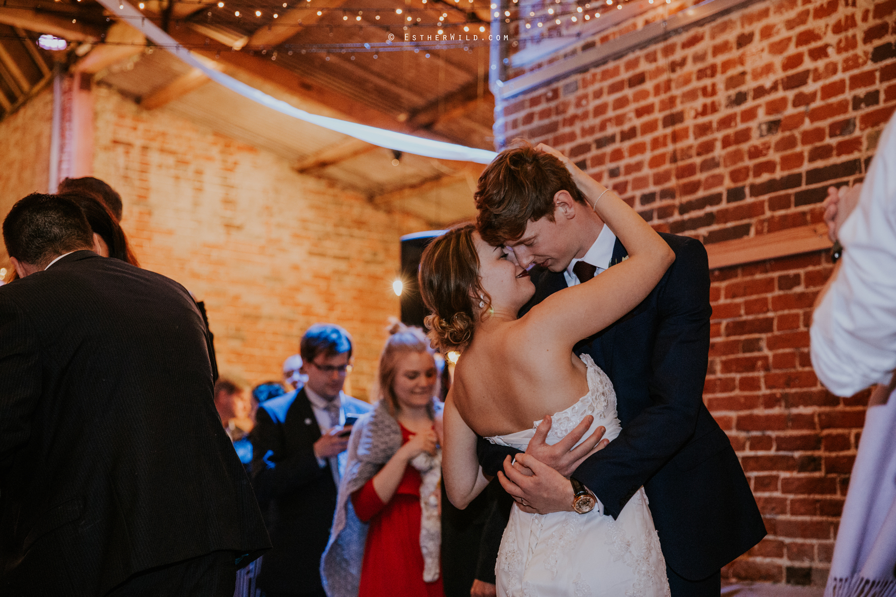 Glebe_Farm_Barn_Rustic_Norfolk_Wedding_Esther_Wild_Photographer_Copyright_IMG_2912.jpg