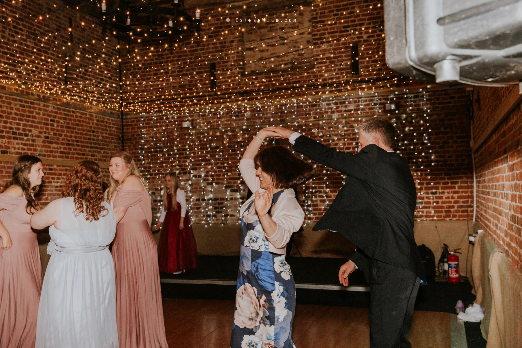 Glebe_Farm_Barn_Rustic_Norfolk_Wedding_Esther_Wild_Photographer_Copyright_IMG_3020.jpg
