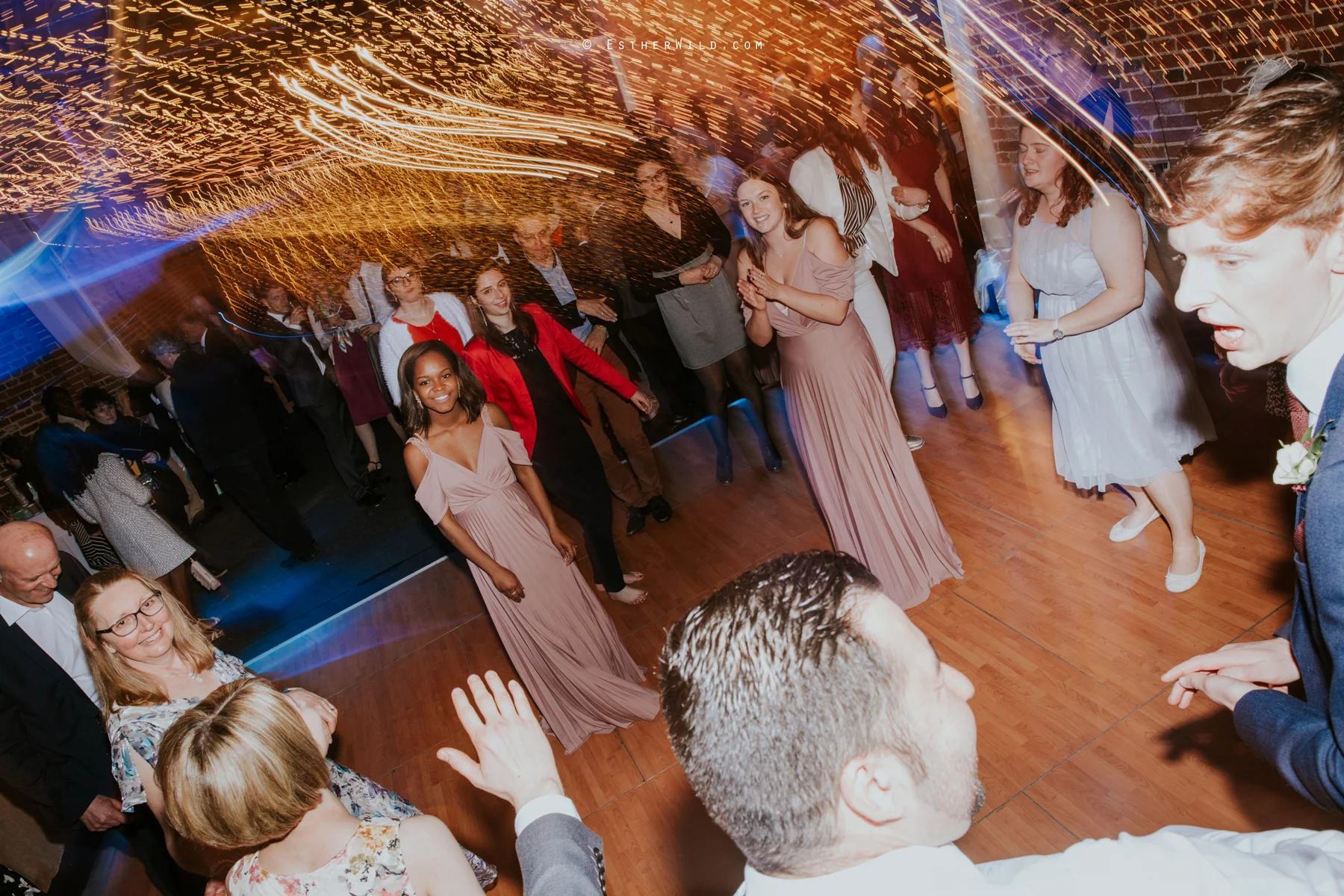 Glebe_Farm_Barn_Rustic_Norfolk_Wedding_Esther_Wild_Photographer_Copyright_IMG_3104.jpg