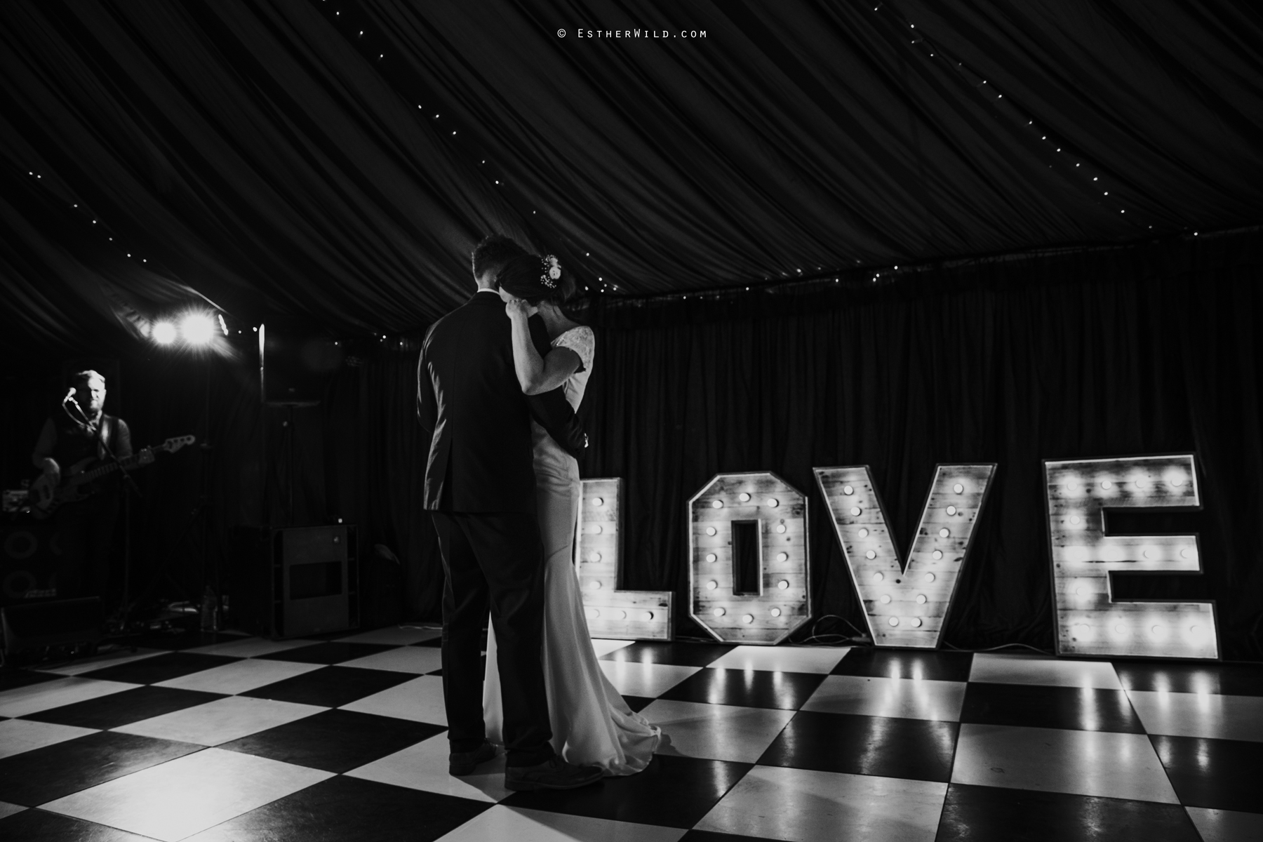 Wootton_Wedding_Copyright_Esther_Wild_Photographer_IMG_3188-2.jpg