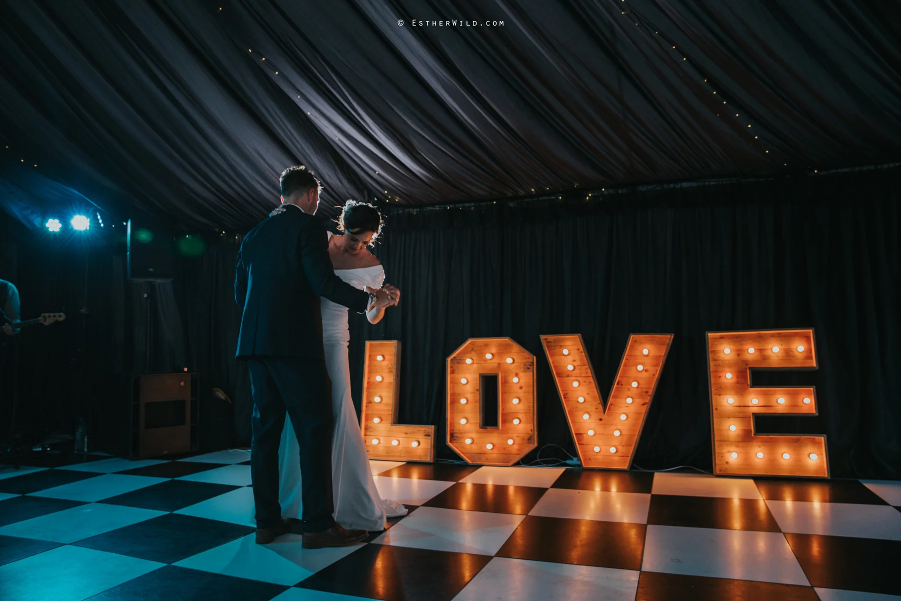 Wootton_Wedding_Copyright_Esther_Wild_Photographer_IMG_3208.jpg