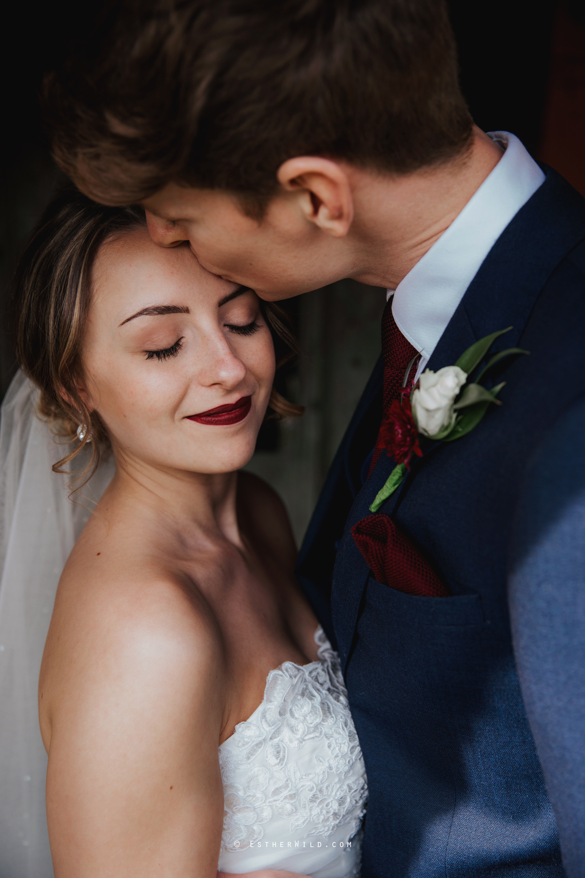 Glebe_Farm_Barn_Rustic_Norfolk_Wedding_Esther_Wild_Photographer_Copyright_IMG_1611.jpg