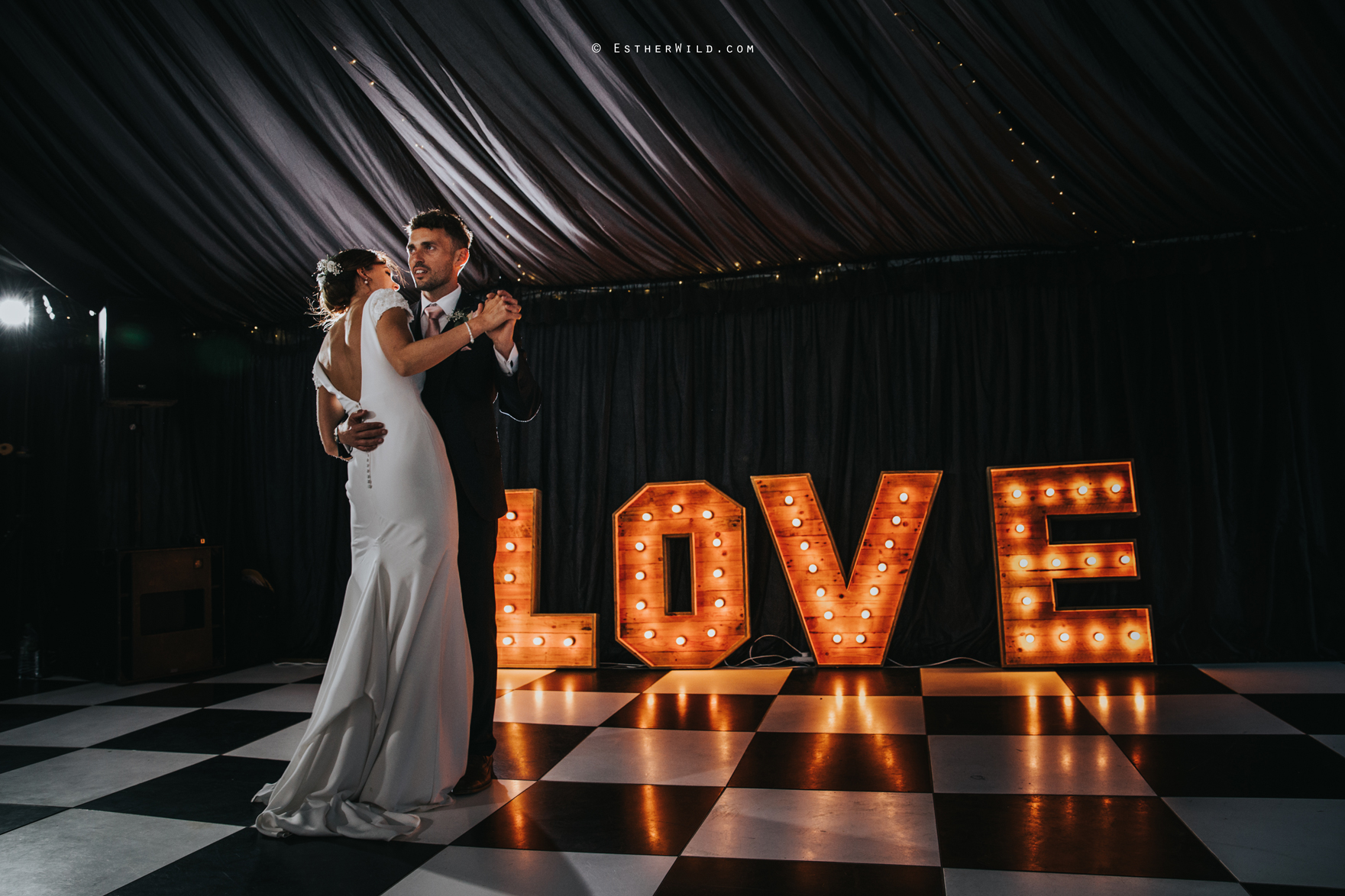 Wootton_Wedding_Copyright_Esther_Wild_Photographer_IMG_3181.jpg