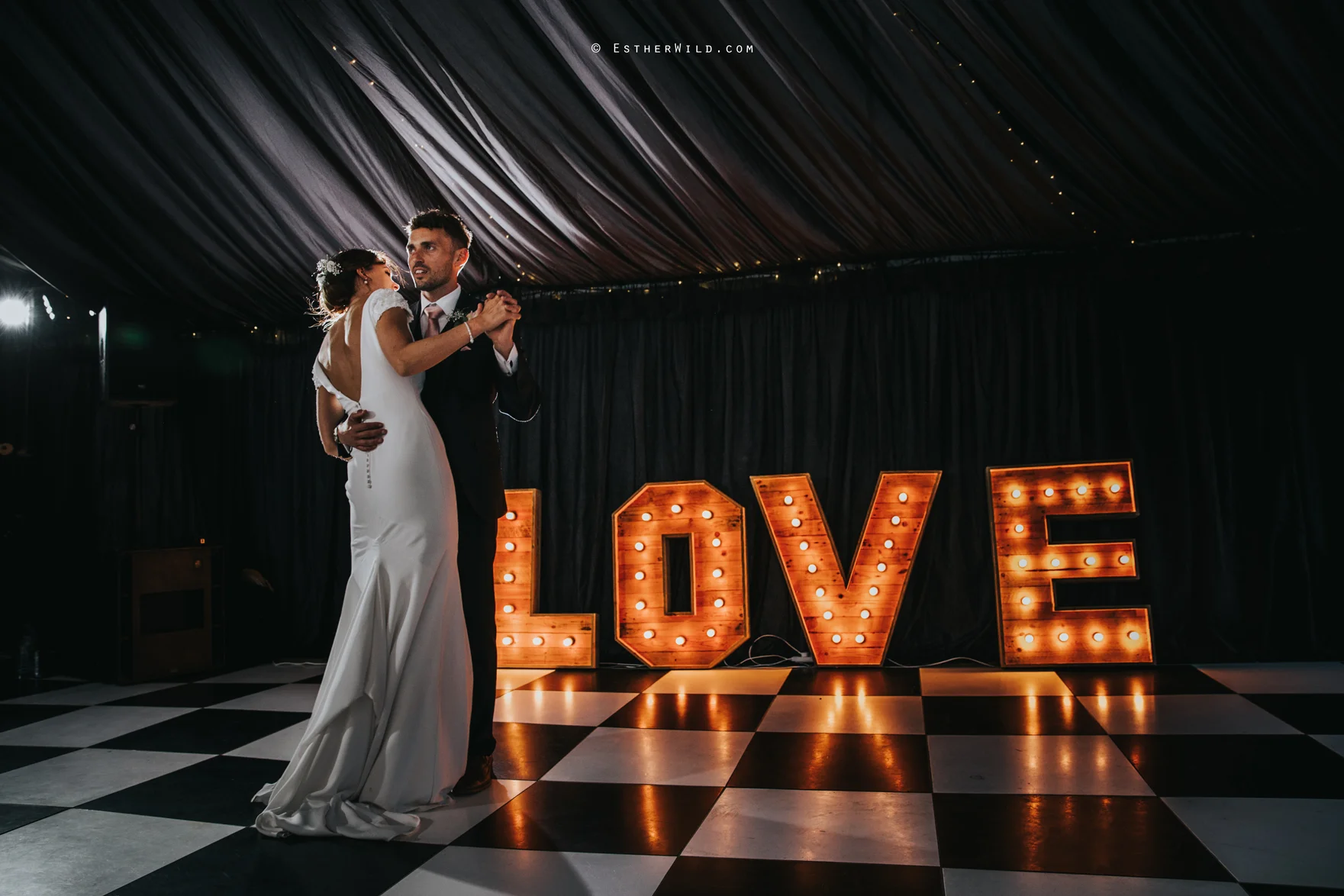 Wootton_Wedding_Copyright_Esther_Wild_Photographer_IMG_3181.jpg
