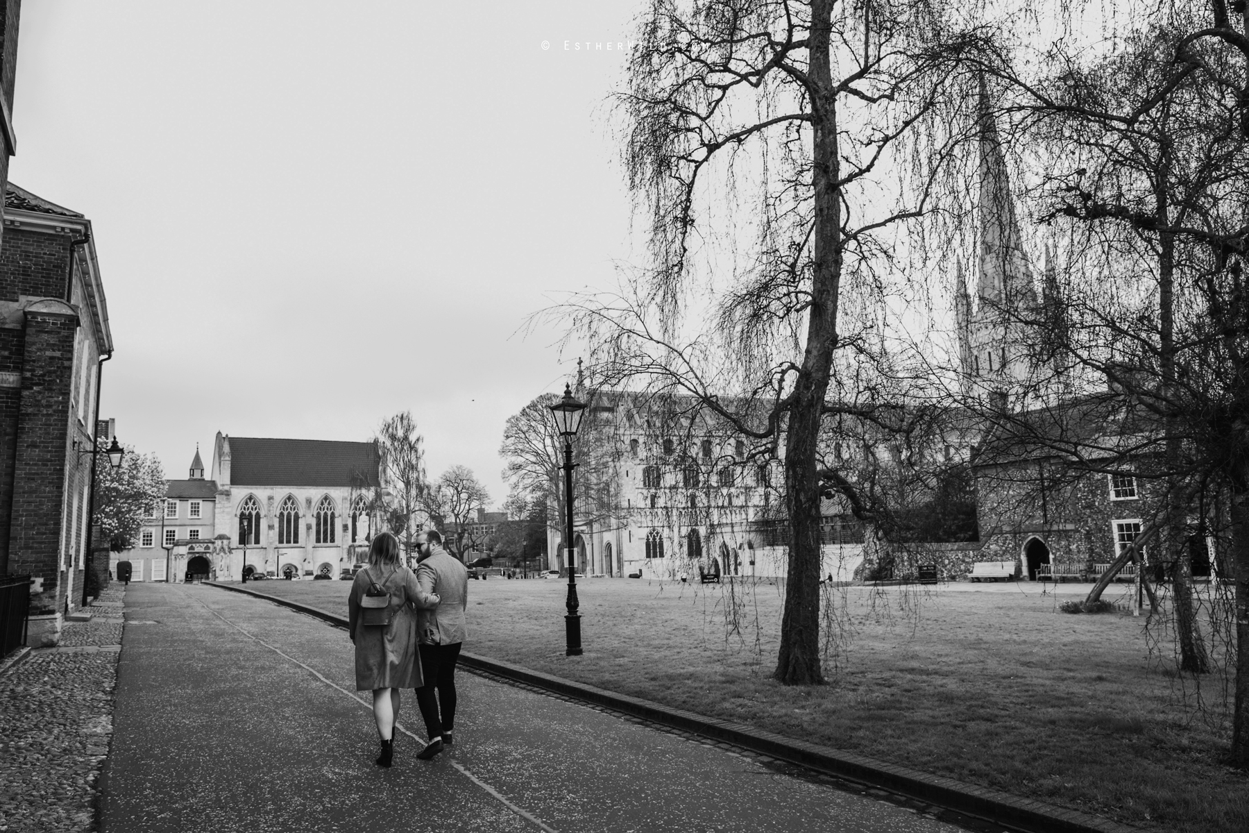 Norwich_Cathedral_Photo_Session_Engagement_Love_Pre-Wedding_IMG_3516-1.jpg