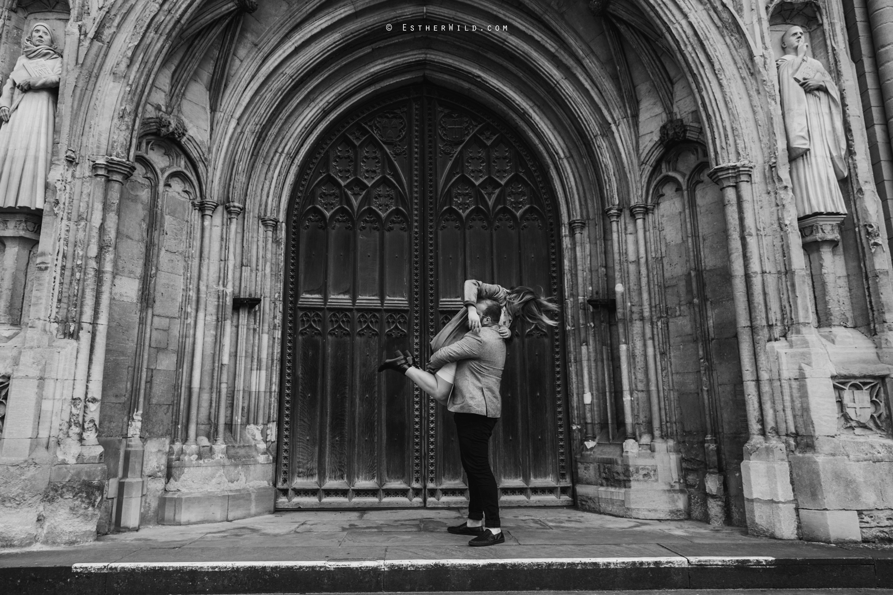 Norwich_Cathedral_Photo_Session_Engagement_Love_Pre-Wedding_IMG_3566-1.jpg