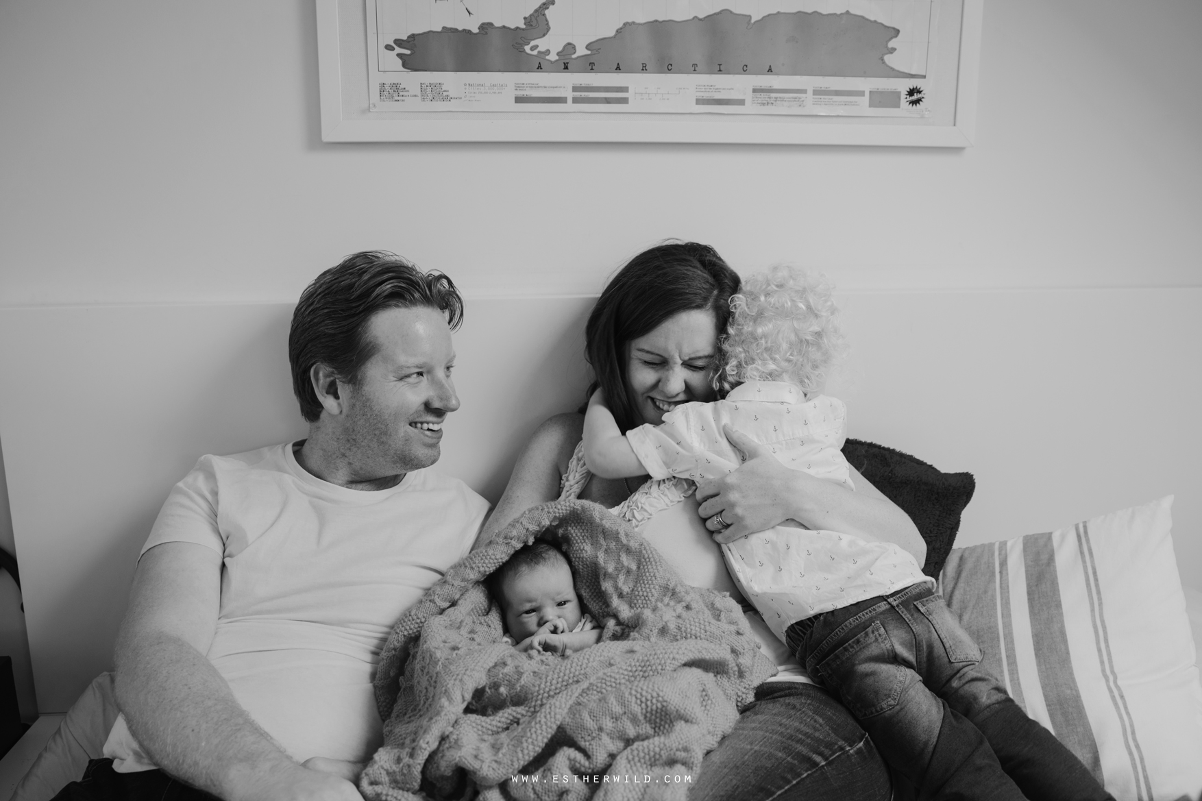 Newborn_Family_Photographer_London_Home_Lifestyle_Norfolk_3R8A3951-1.jpg