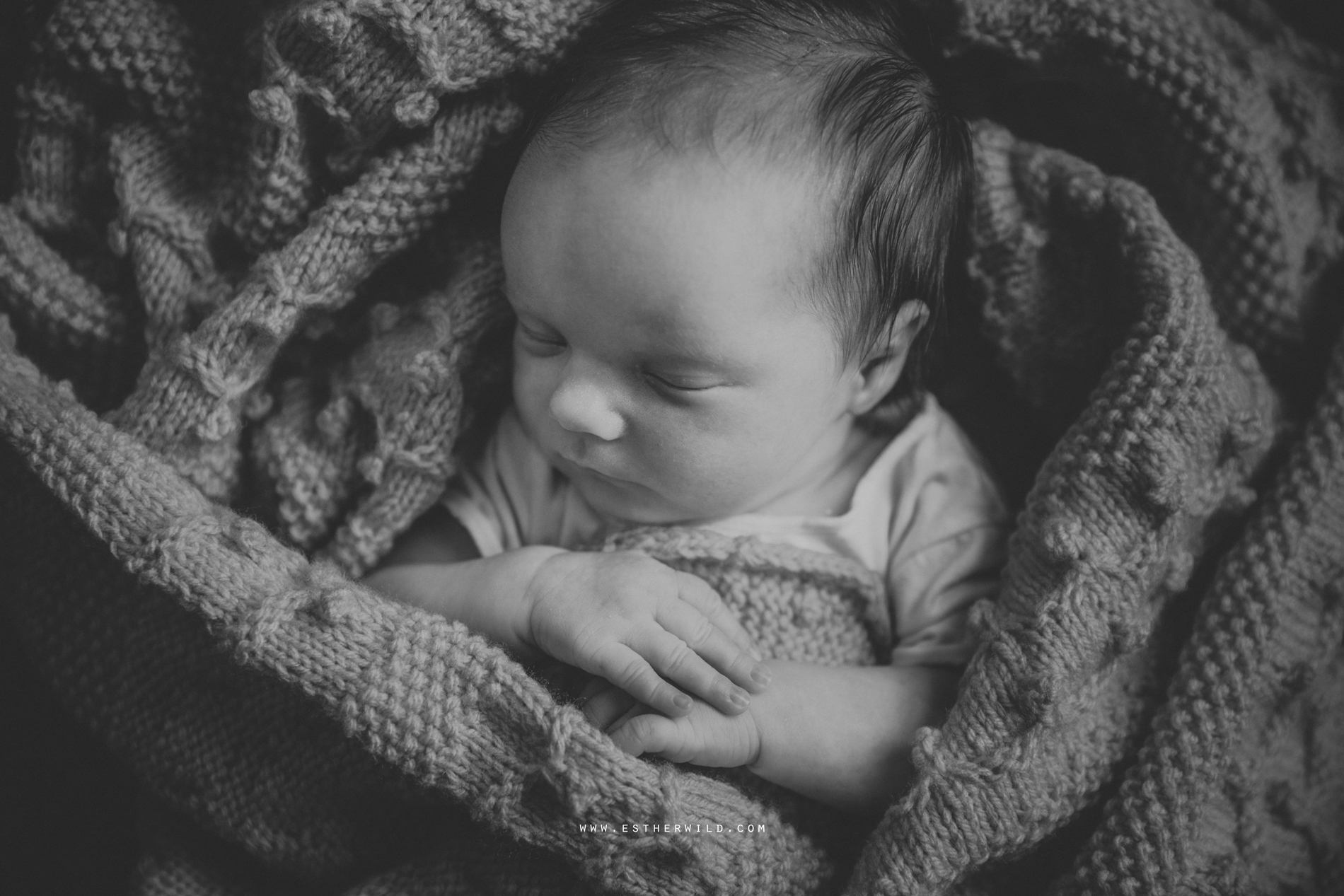 Newborn_Family_Photographer_London_Home_Lifestyle_Norfolk_3R8A4114-2.jpg