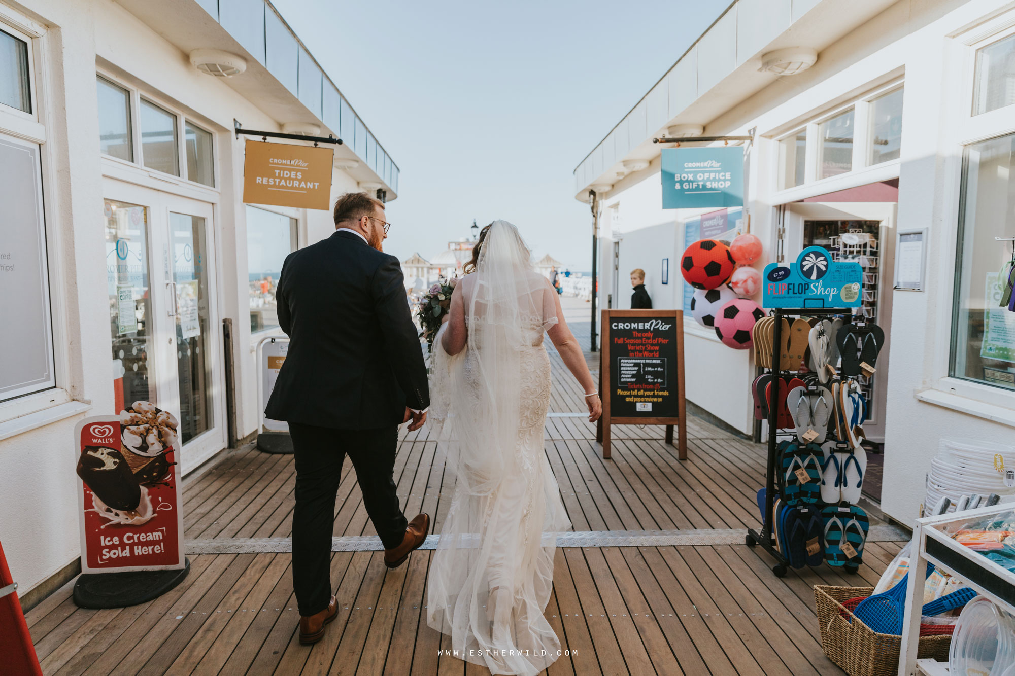 Cromer_Wedding_Beach_Outdoor_Ceremony_Norfolk_North_Lodge_Registry_Office_Rocket_House_Cafe_Cromer_Pier_IMG_4589.jpg