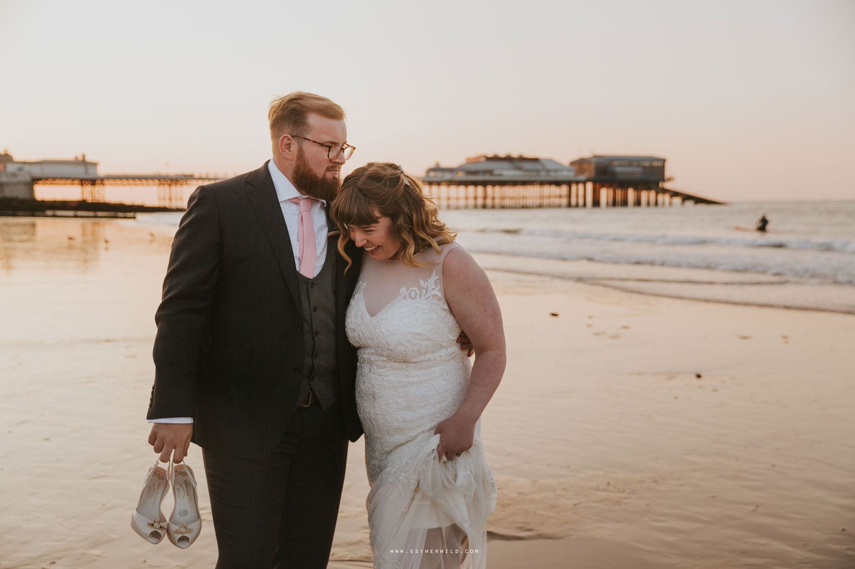 Cromer_Wedding_Beach_Outdoor_Ceremony_Norfolk_North_Lodge_Registry_Office_Rocket_House_Cafe_Cromer_Pier_IMG_5046_IMGL8524.jpg