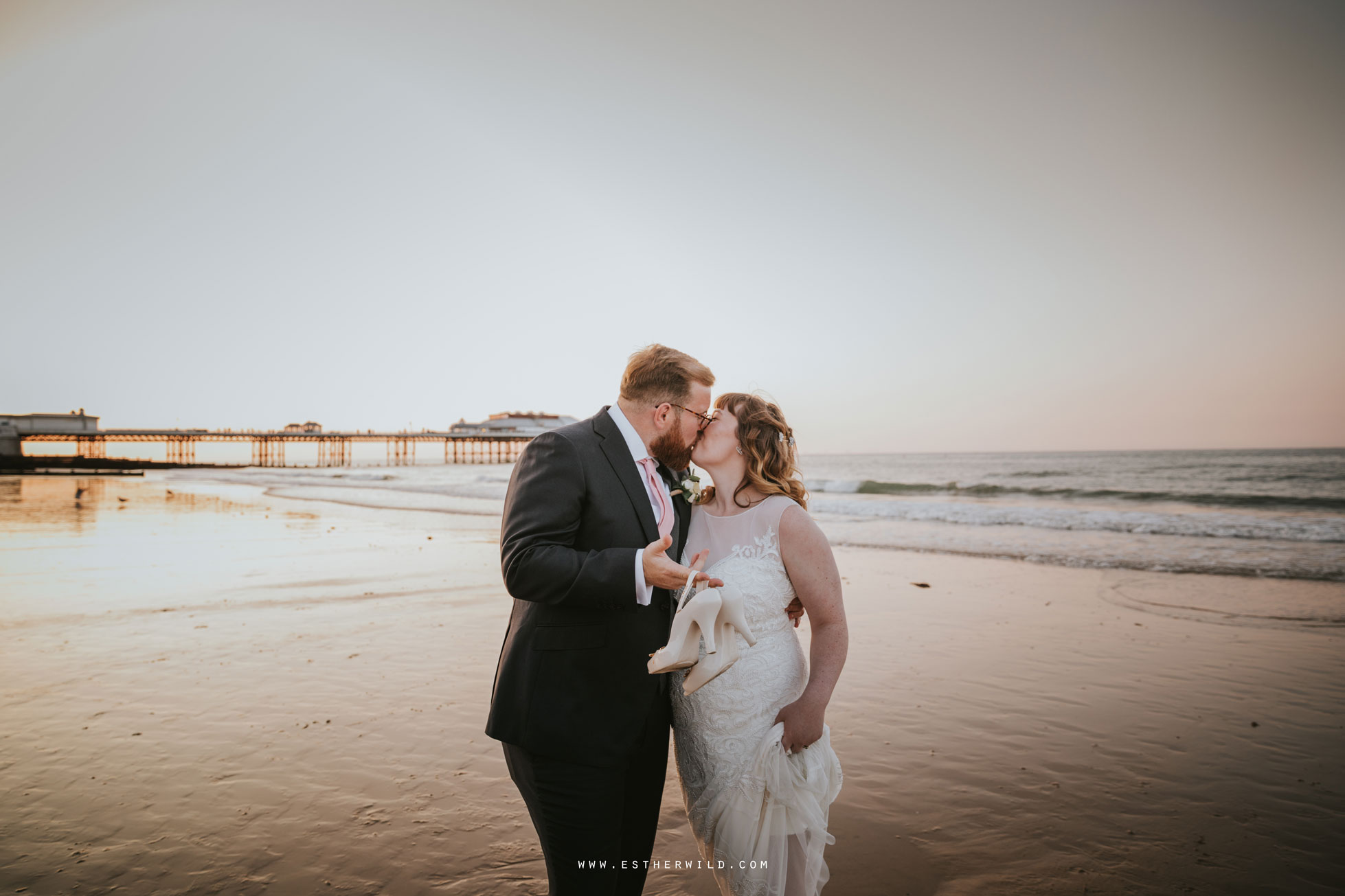 Cromer_Wedding_Beach_Outdoor_Ceremony_Norfolk_North_Lodge_Registry_Office_Rocket_House_Cafe_Cromer_Pier_IMG_5058.jpg