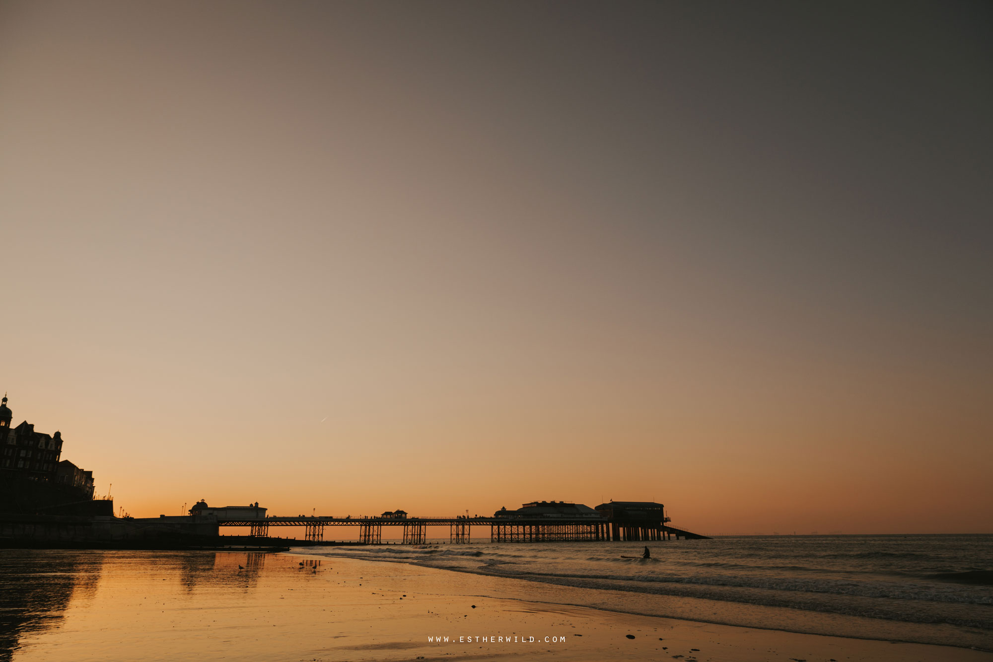 Cromer_Wedding_Beach_Outdoor_Ceremony_Norfolk_North_Lodge_Registry_Office_Rocket_House_Cafe_Cromer_Pier_IMG_5068.jpg