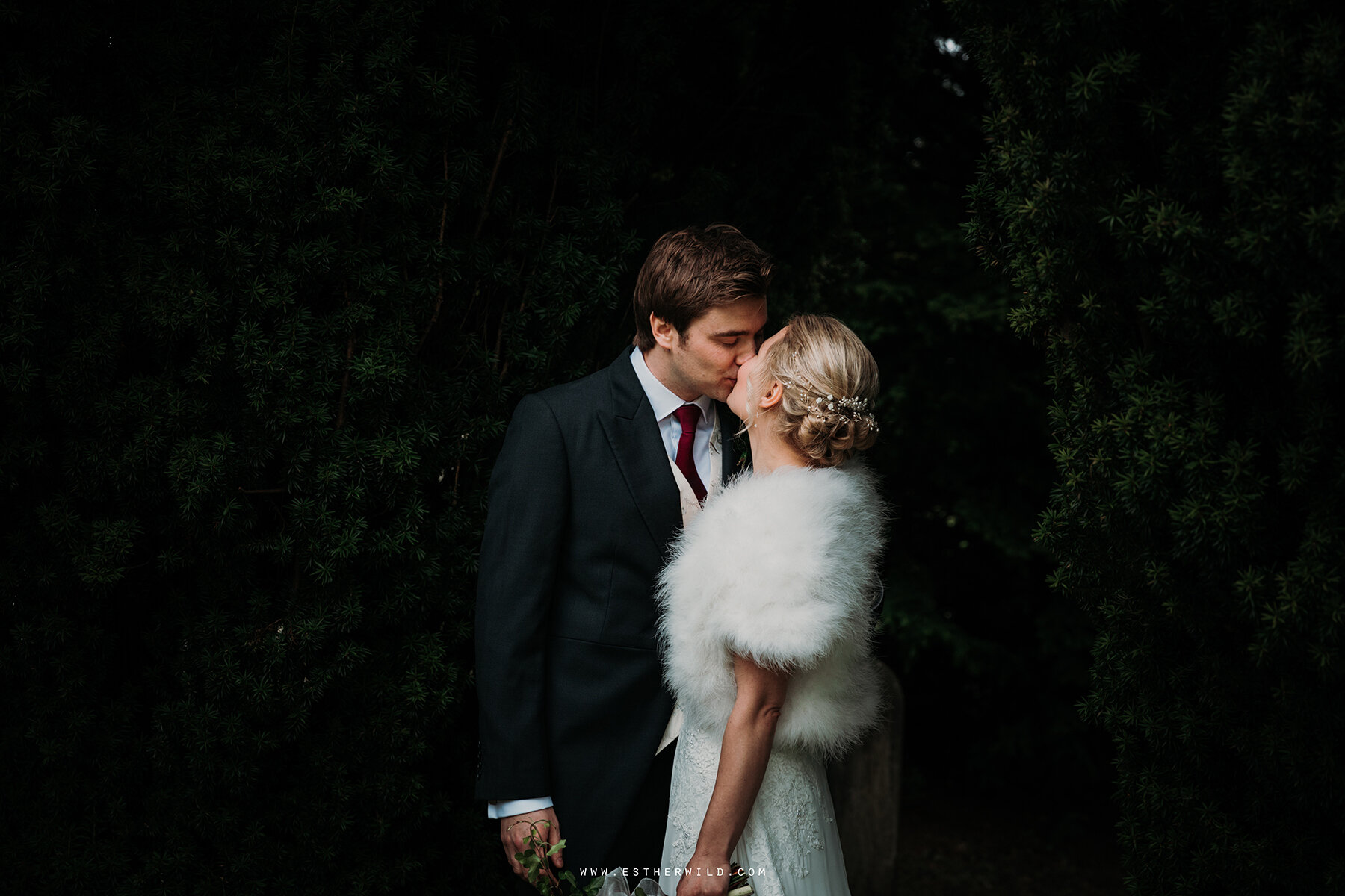 Wootton_House_Dorking_Guildford_London_Winter_Wedding_Photography_Copyright_Esther_Wild_Photographer_IMG_0956.jpg