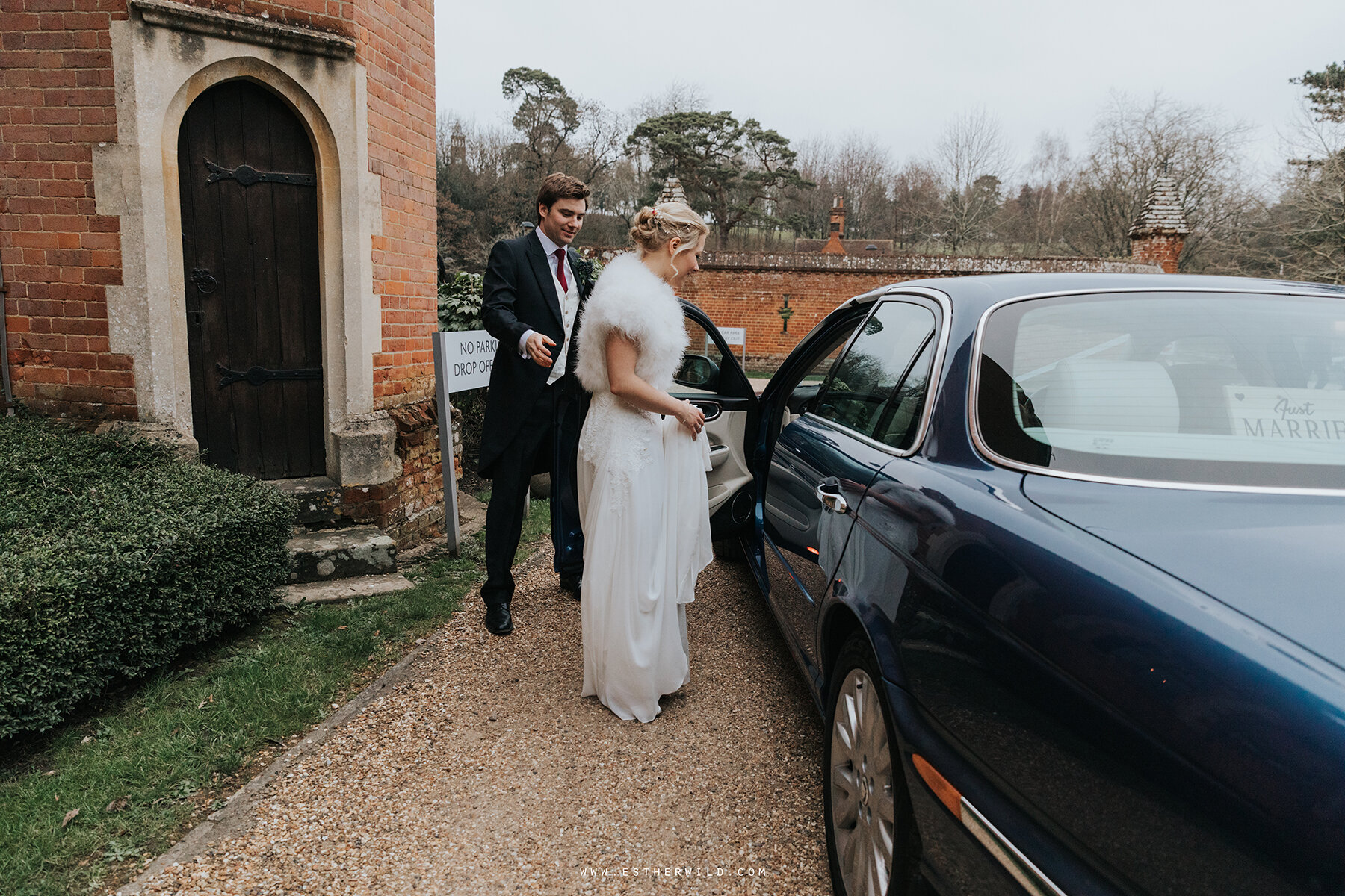 Wootton_House_Dorking_Guildford_London_Winter_Wedding_Photography_Copyright_Esther_Wild_Photographer_IMG_1067.jpg