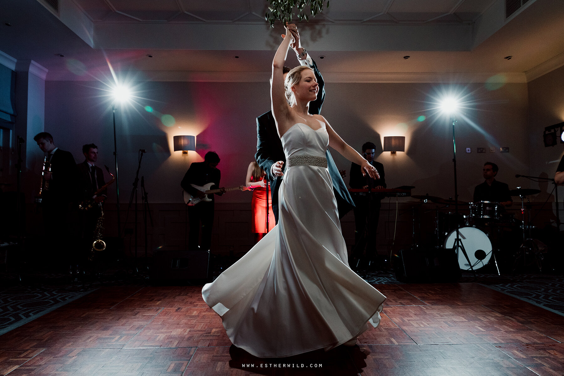 Wootton_House_Dorking_Guildford_London_Winter_Wedding_Photography_Copyright_Esther_Wild_Photographer_IMG_2391.jpg