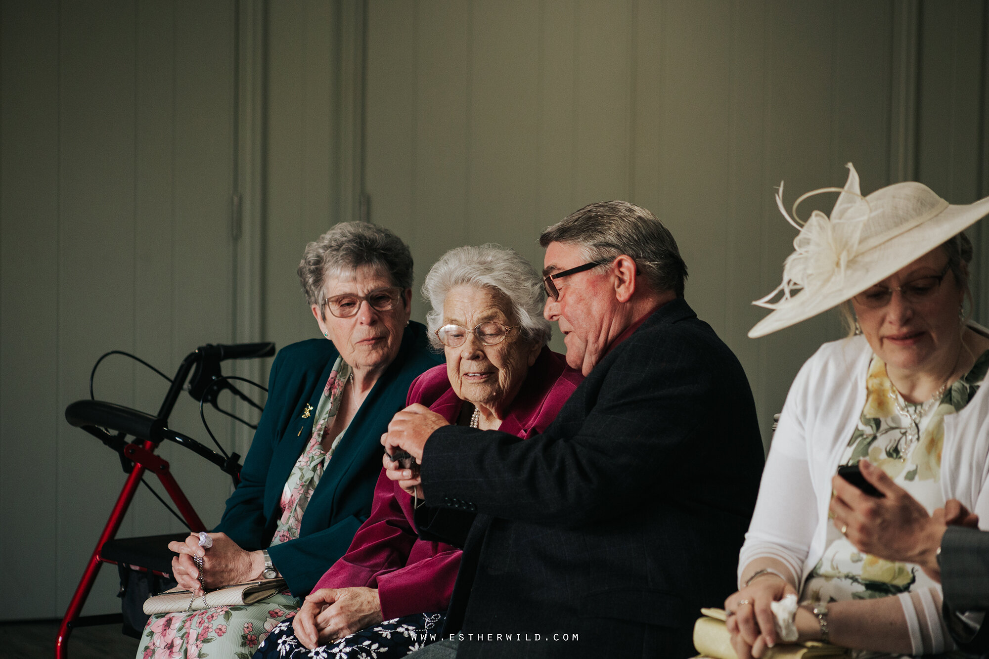 Ffolkes_Arms_Hillington_Kings_Lynn_Norfolk_Wedding_Photography_Copyright_Esther_Wild_Photographer_IMG_0538_IMG_0041.jpg