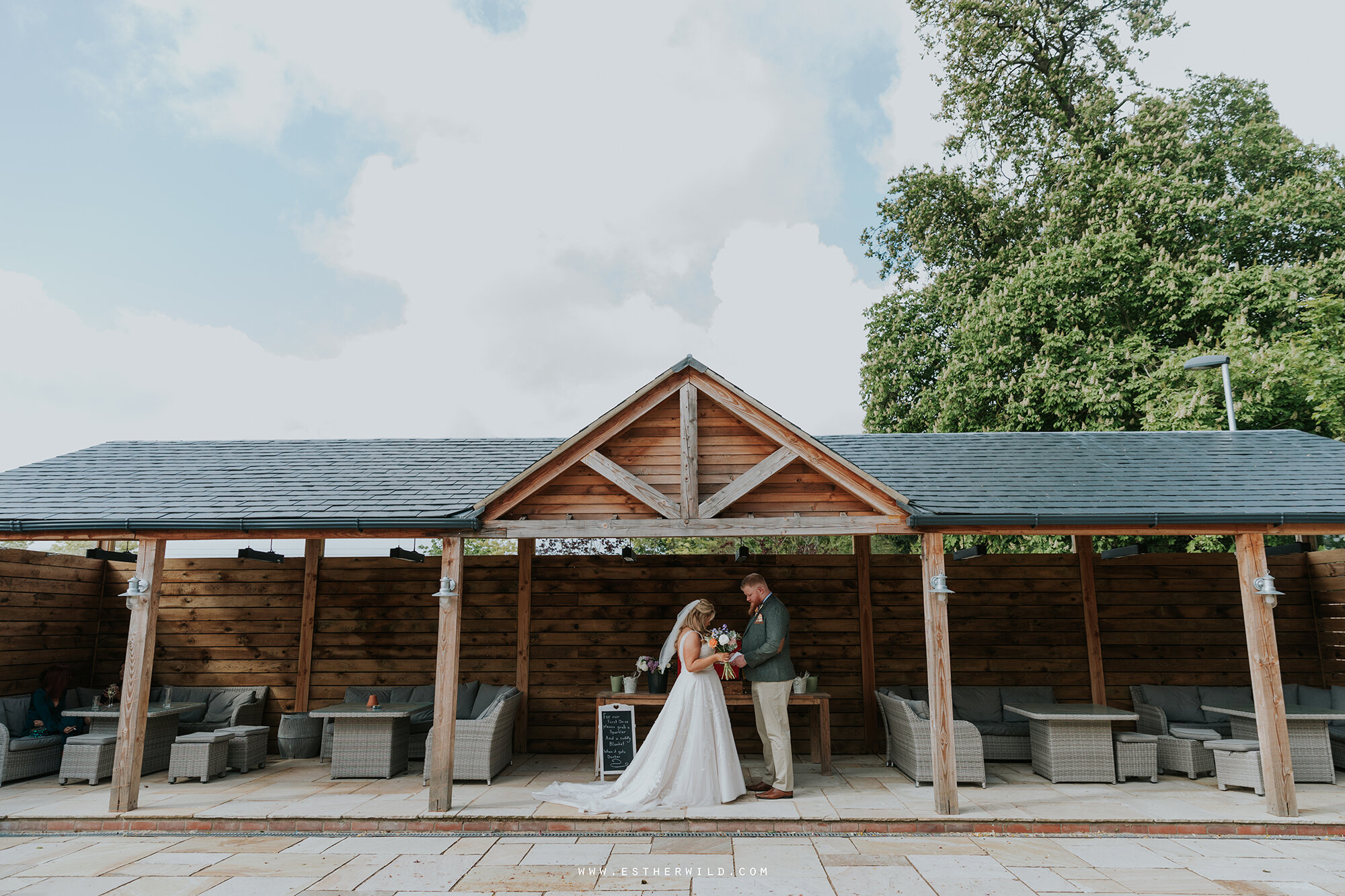 Ffolkes_Arms_Hillington_Kings_Lynn_Norfolk_Wedding_Photography_Copyright_Esther_Wild_Photographer_IMG_1060.jpg