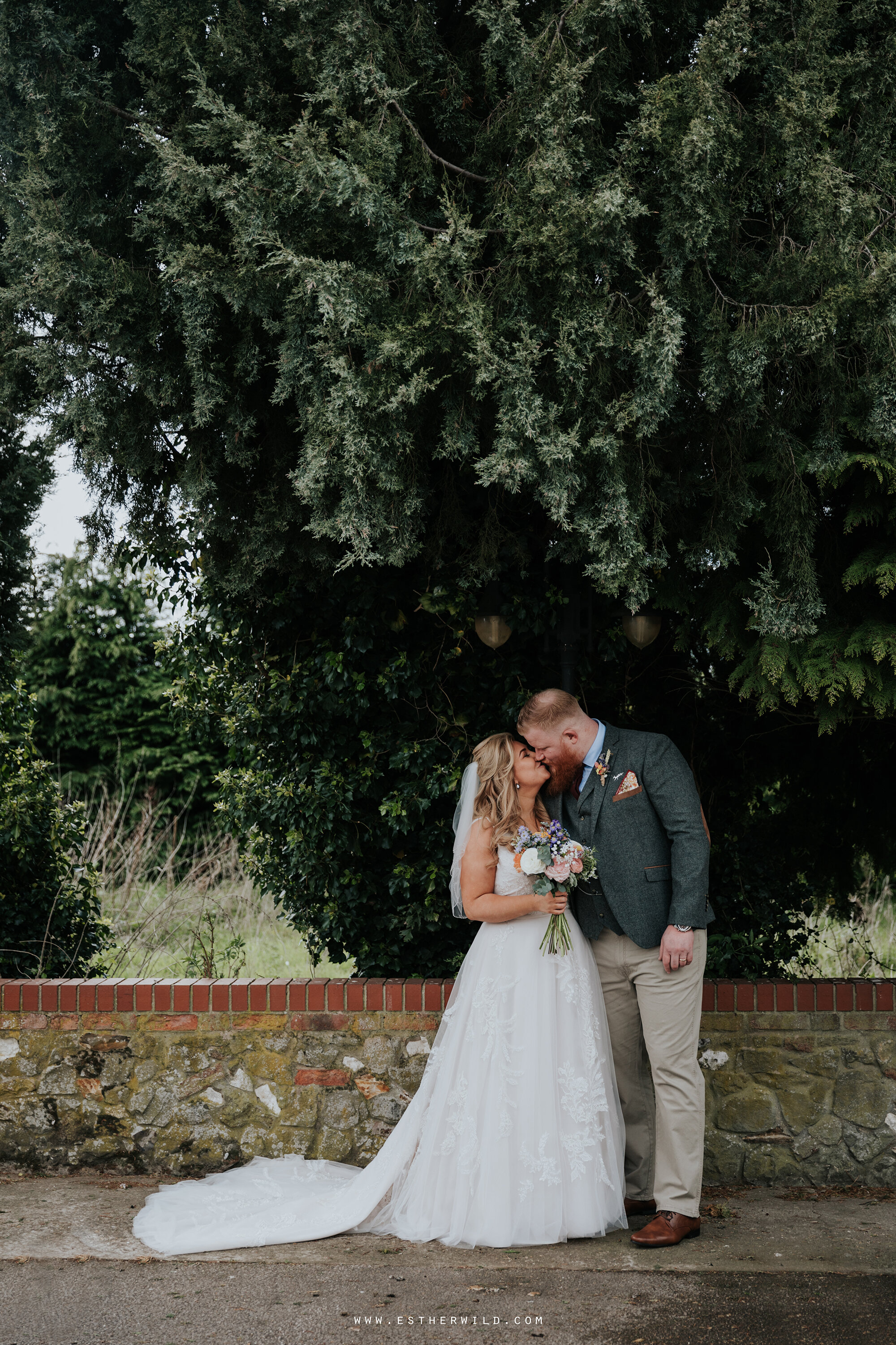 Ffolkes_Arms_Hillington_Kings_Lynn_Norfolk_Wedding_Photography_Copyright_Esther_Wild_Photographer_IMG_1086.jpg