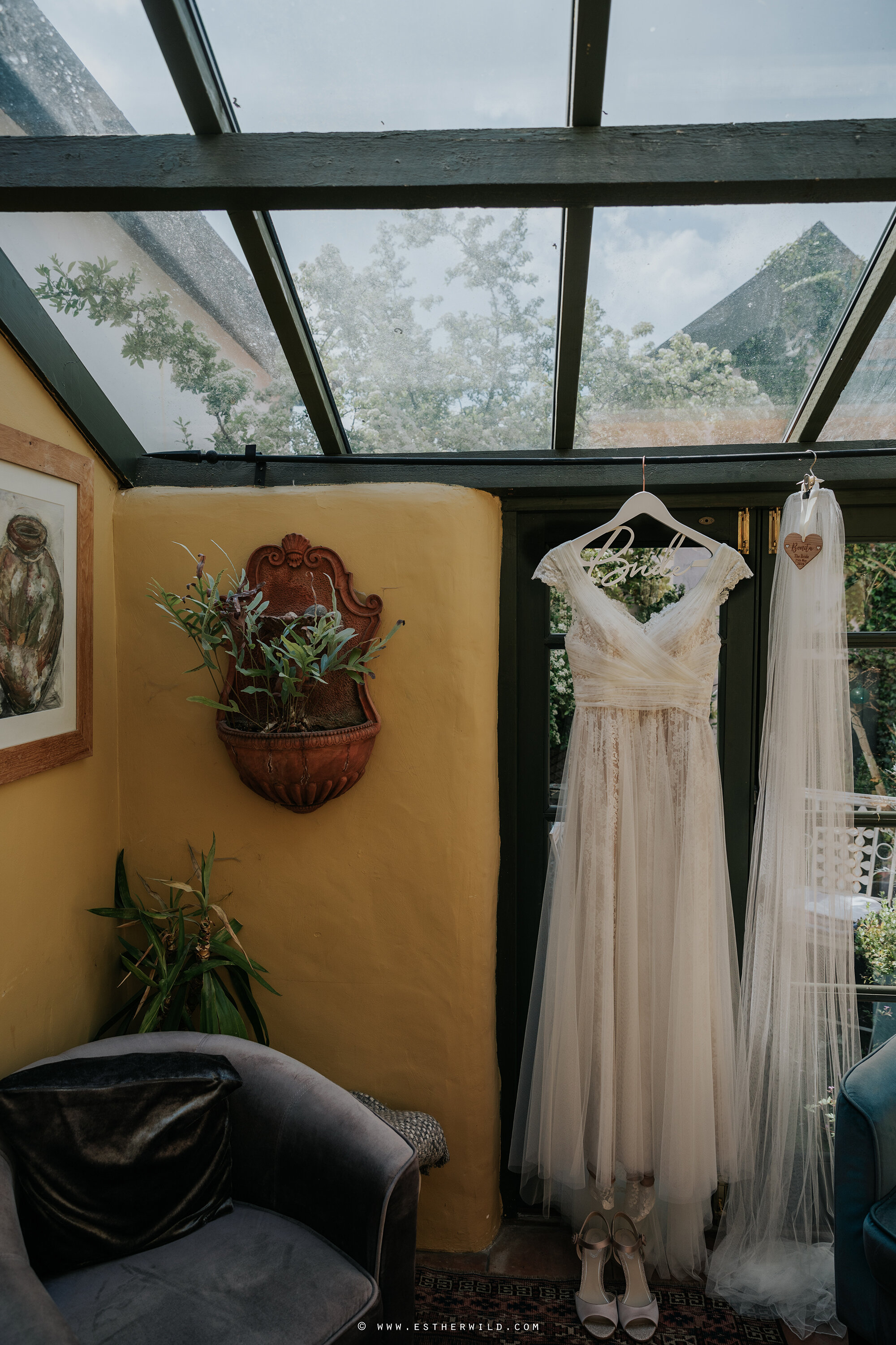 Glebe_Farm_Barn_Norfolk_Wedding_Photographer_Copyright_Esther_Wild_Photographer_1-IMG_2134.jpg