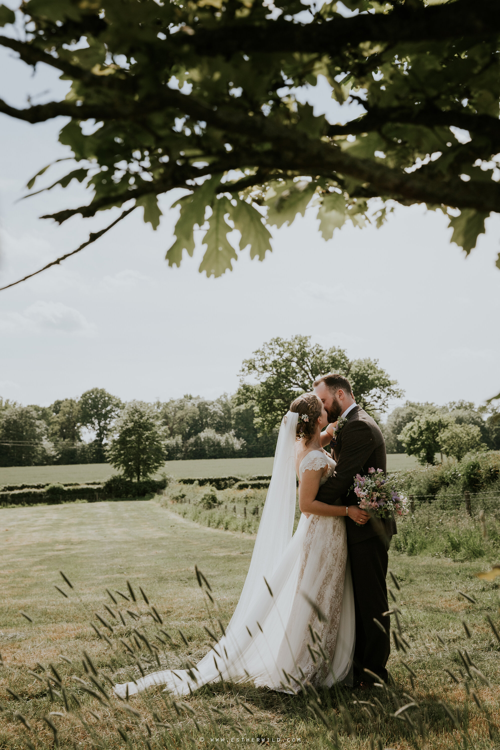 Glebe_Farm_Barn_Norfolk_Wedding_Photographer_Copyright_Esther_Wild_Photographer_508-IMG_3413.jpg