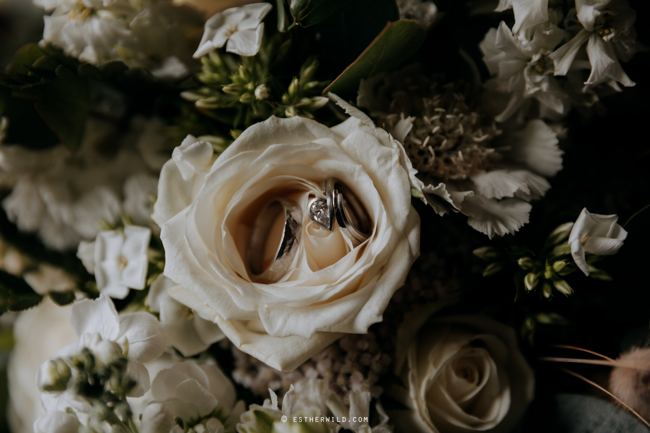 Barn_Drift_Cley_Norfolk_Wedding_Esther_Wild_Photographer_©_Esther_Wild_58-IMG_0194.jpg