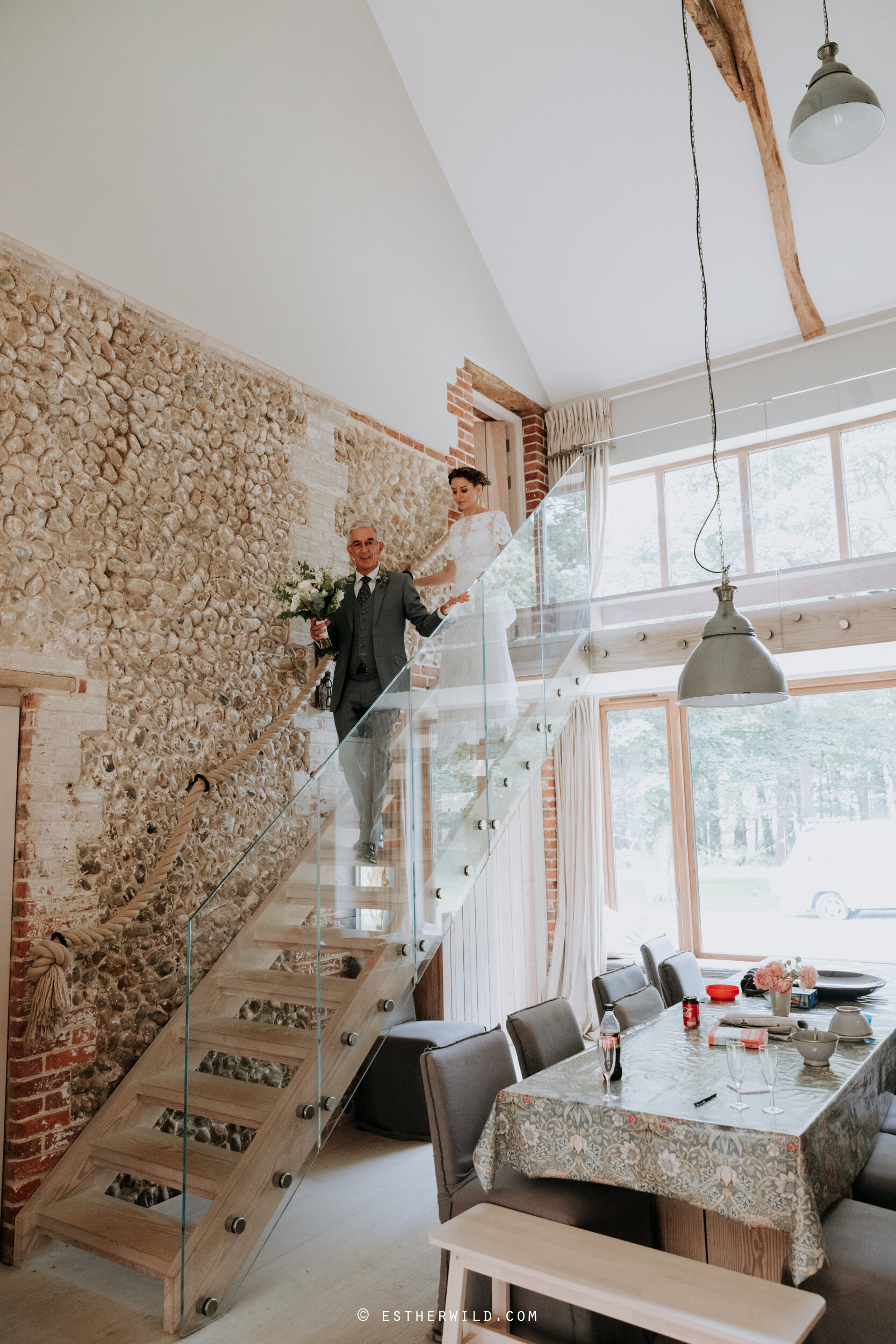 Barn_Drift_Cley_Norfolk_Wedding_Esther_Wild_Photographer_©_Esther_Wild_175-IMG_0581.jpg