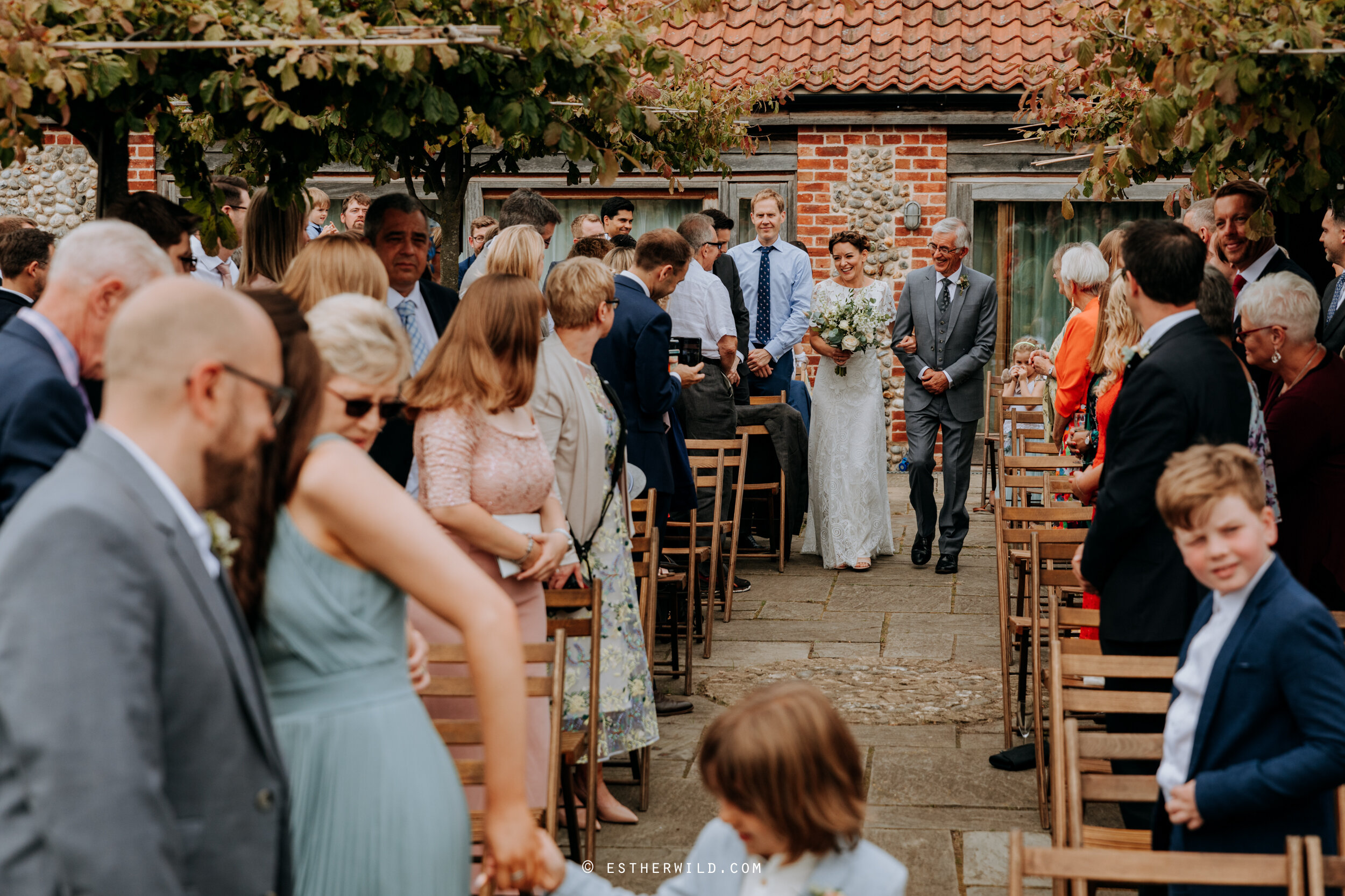 Barn_Drift_Cley_Norfolk_Wedding_Esther_Wild_Photographer_©_Esther_Wild_192-IMG_0634.jpg