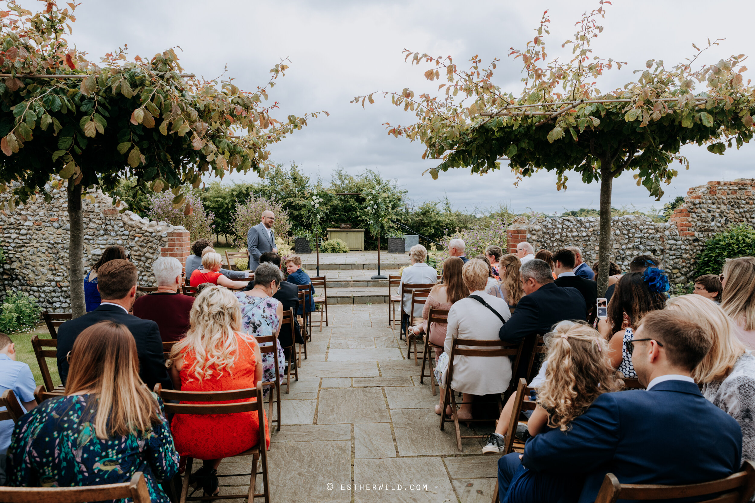 Barn_Drift_Cley_Norfolk_Wedding_Esther_Wild_Photographer_©_Esther_Wild_180-IMG_0601.jpg