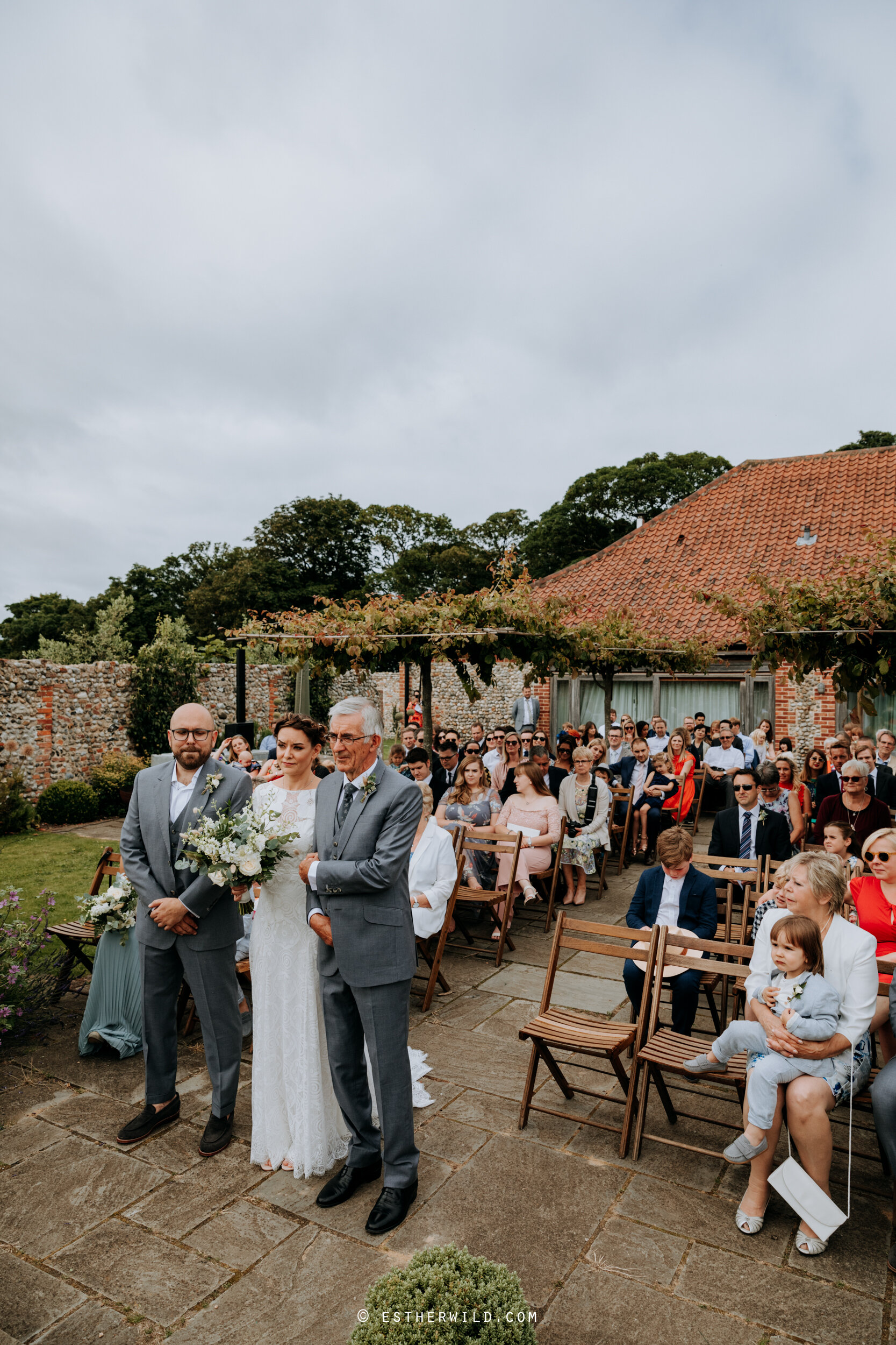 Barn_Drift_Cley_Norfolk_Wedding_Esther_Wild_Photographer_©_Esther_Wild_207-IMG_0684.jpg