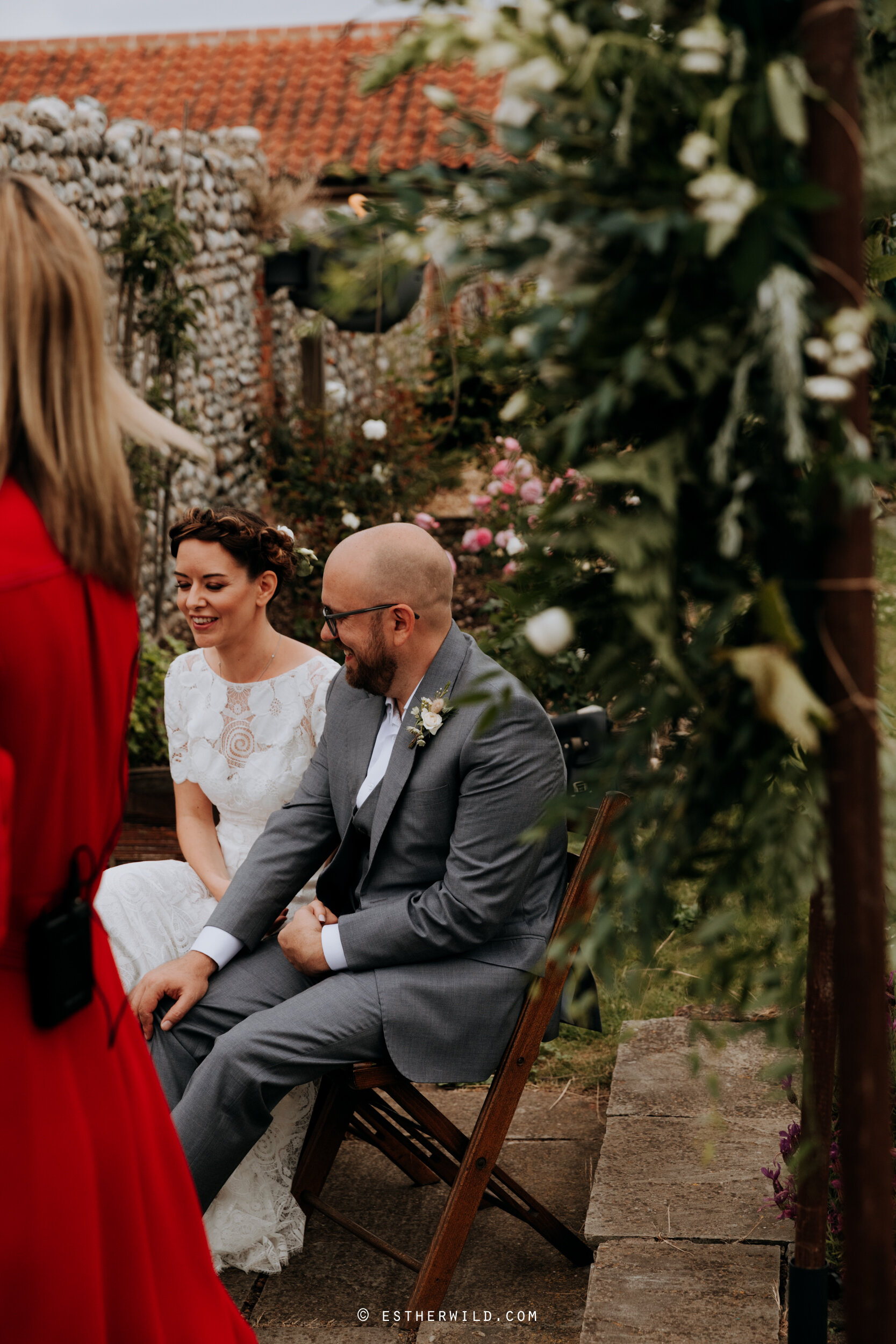 Barn_Drift_Cley_Norfolk_Wedding_Esther_Wild_Photographer_©_Esther_Wild_249-IMG_0719.jpg