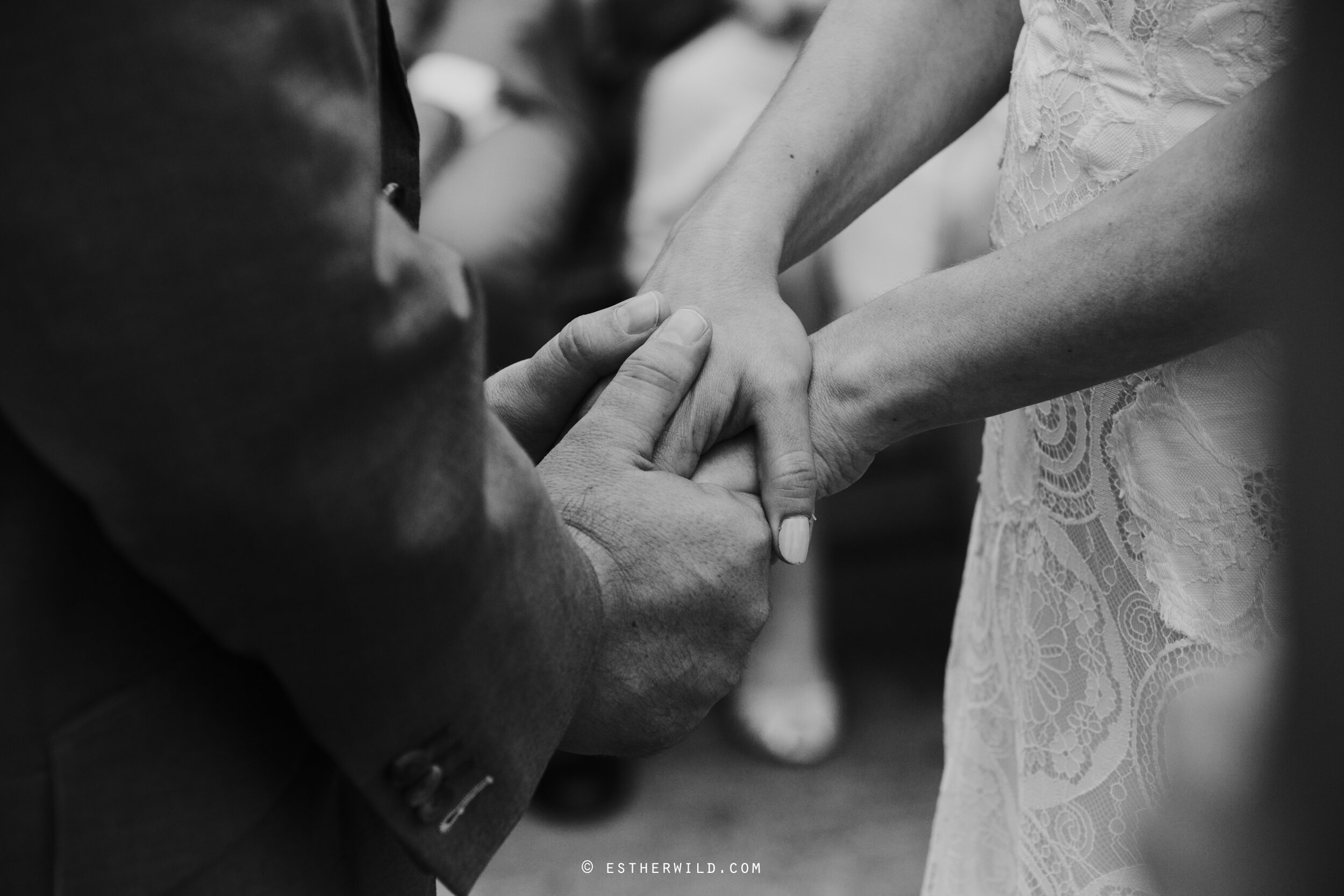 Barn_Drift_Cley_Norfolk_Wedding_Esther_Wild_Photographer_©_Esther_Wild_282-IMG_2459.jpg