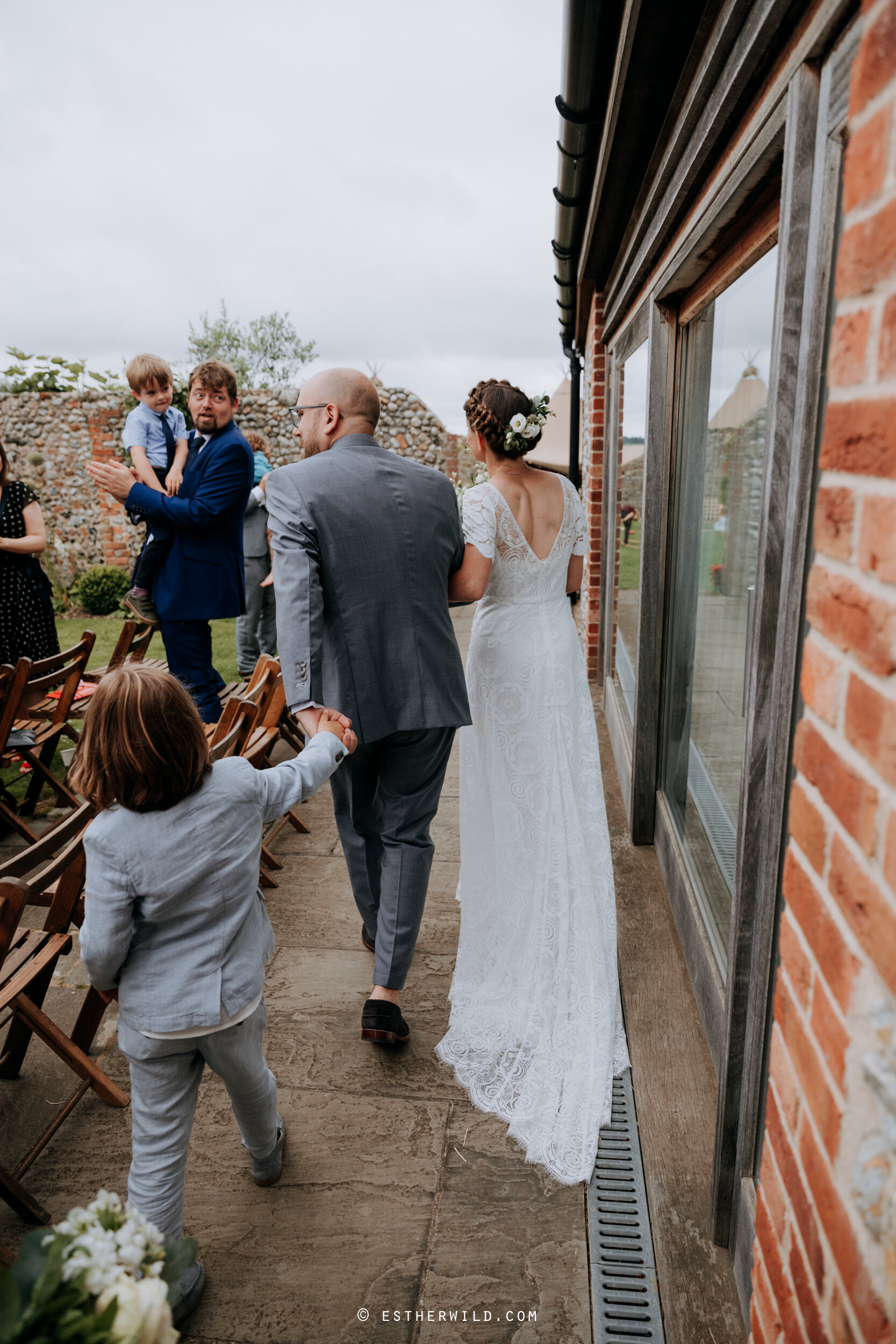 Barn_Drift_Cley_Norfolk_Wedding_Esther_Wild_Photographer_©_Esther_Wild_316-IMG_0915.jpg