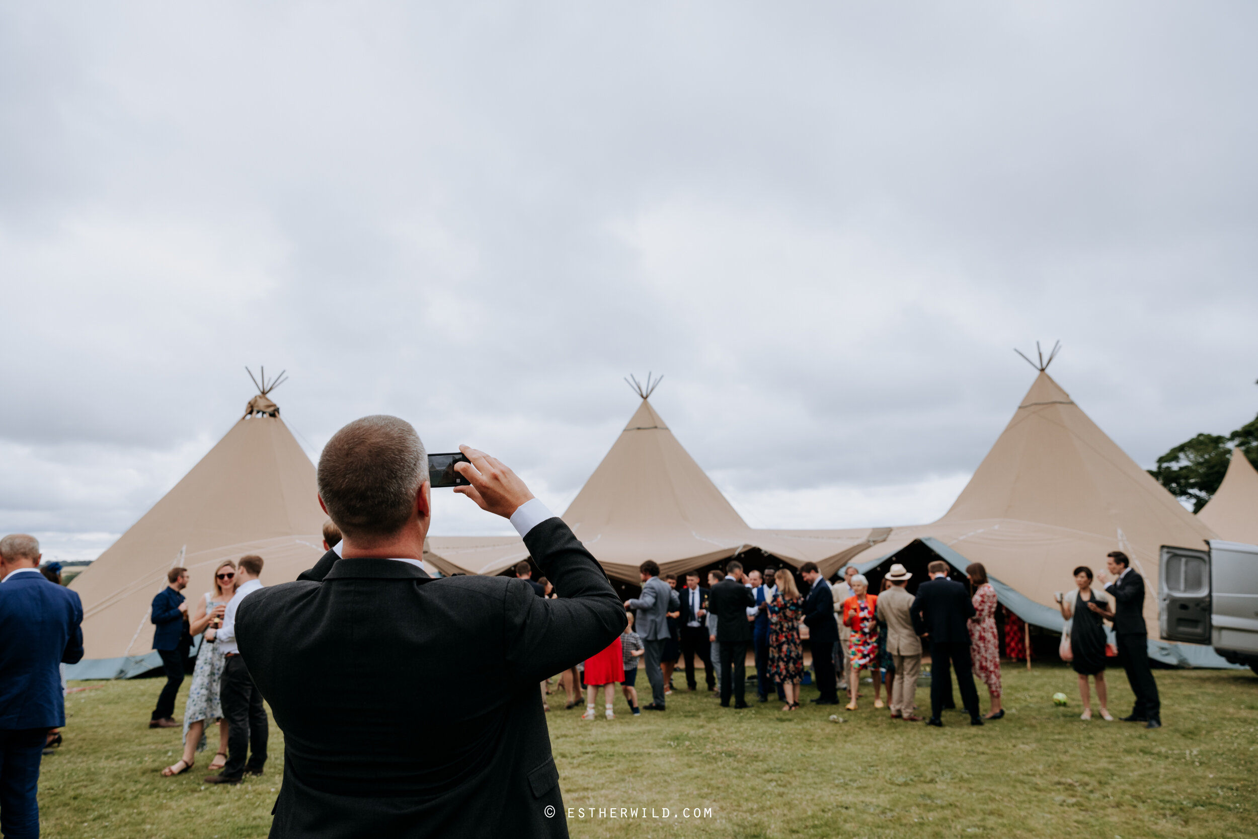 Barn_Drift_Cley_Norfolk_Wedding_Esther_Wild_Photographer_©_Esther_Wild_350-IMG_1037.jpg