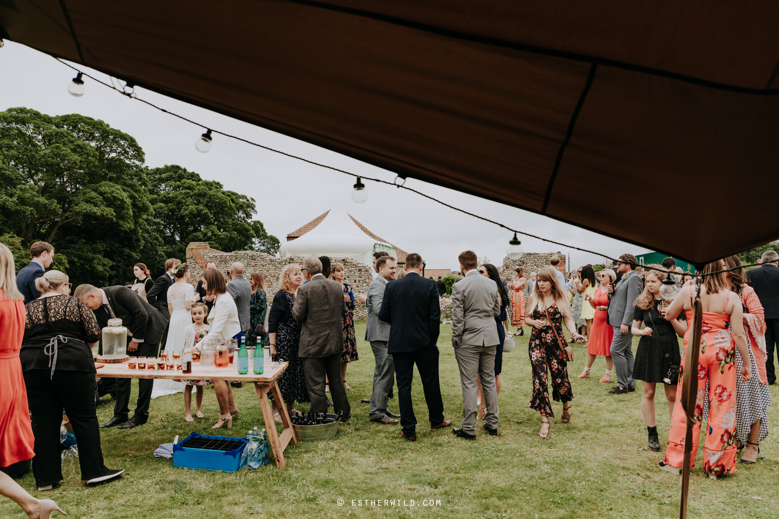 Barn_Drift_Cley_Norfolk_Wedding_Esther_Wild_Photographer_©_Esther_Wild_367-IMG_1093.jpg