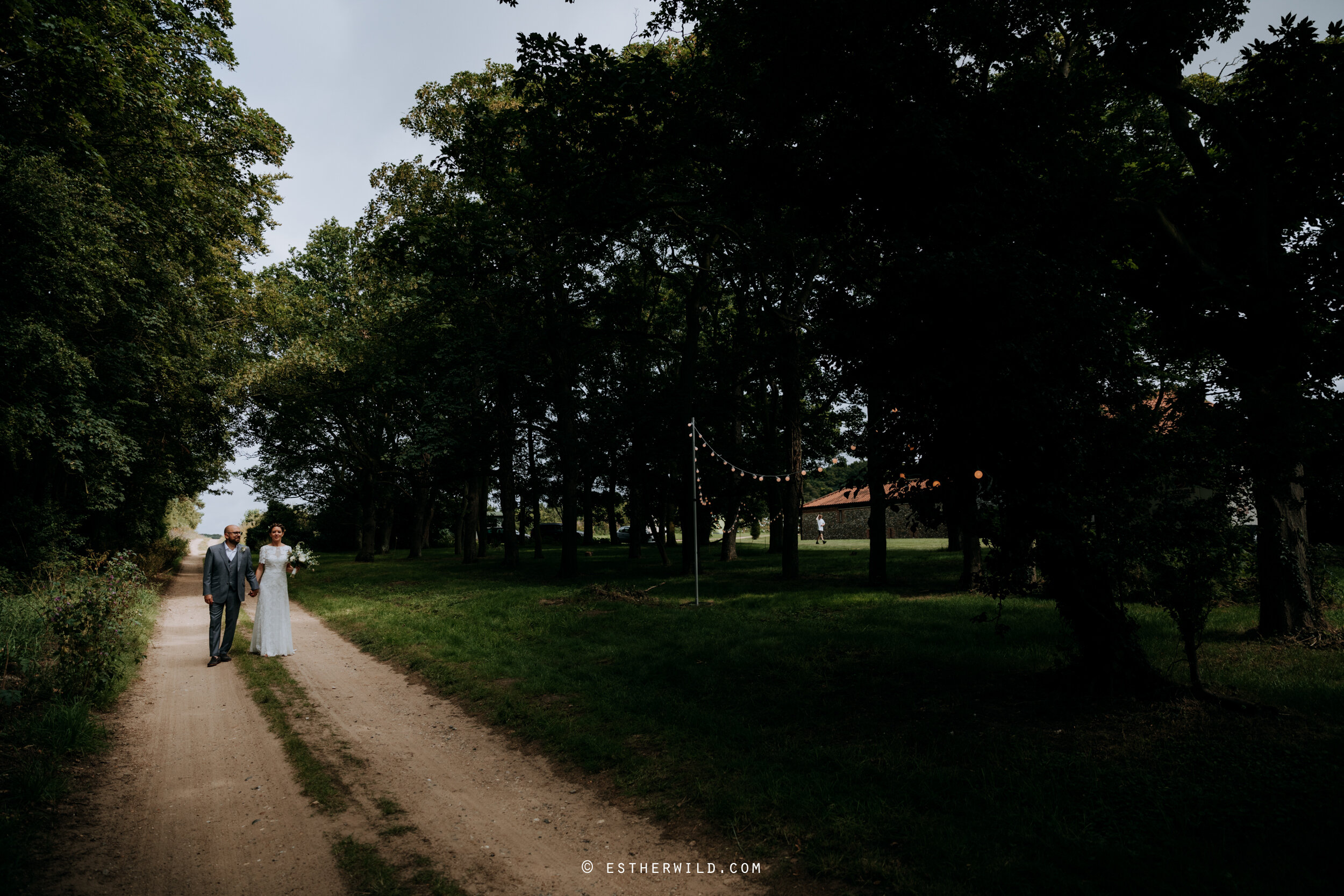 Barn_Drift_Cley_Norfolk_Wedding_Esther_Wild_Photographer_©_Esther_Wild_415-IMG_1258.jpg