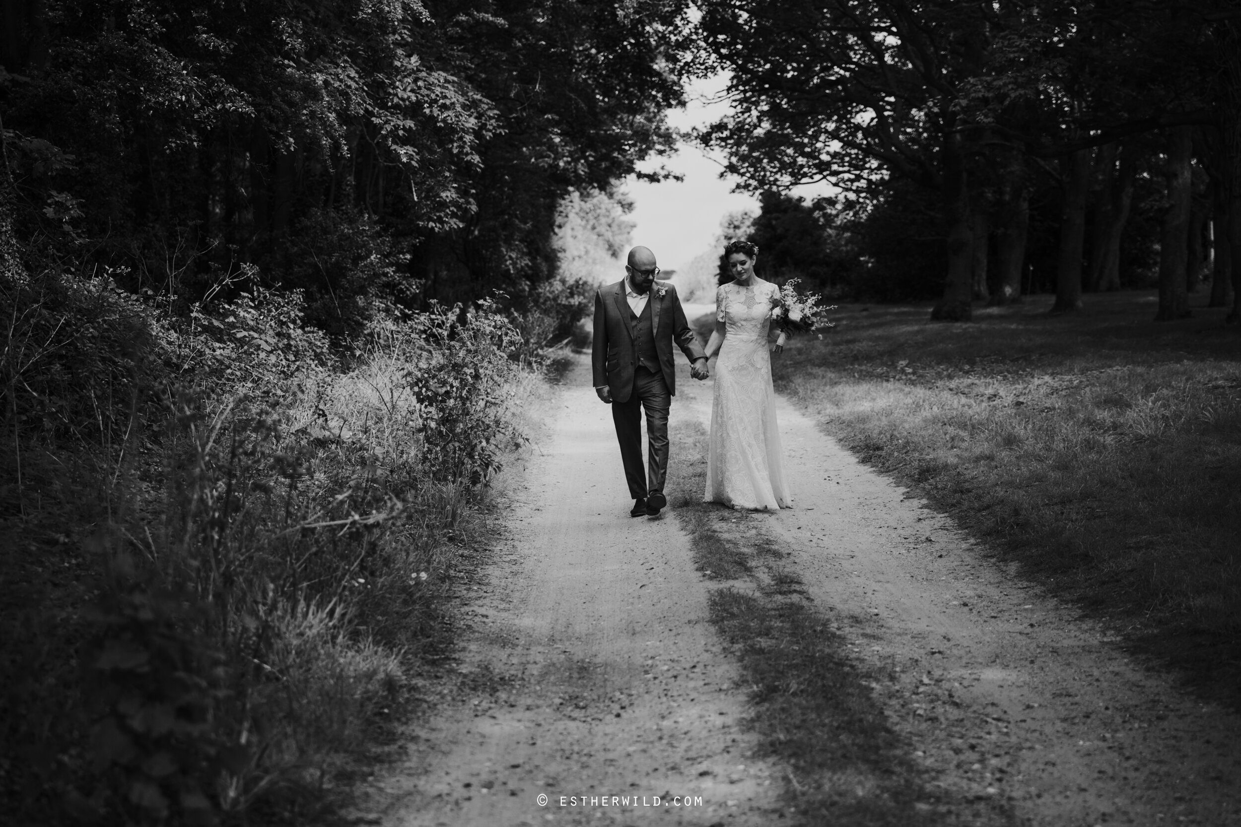 Barn_Drift_Cley_Norfolk_Wedding_Esther_Wild_Photographer_©_Esther_Wild_416-IMG_1261.jpg