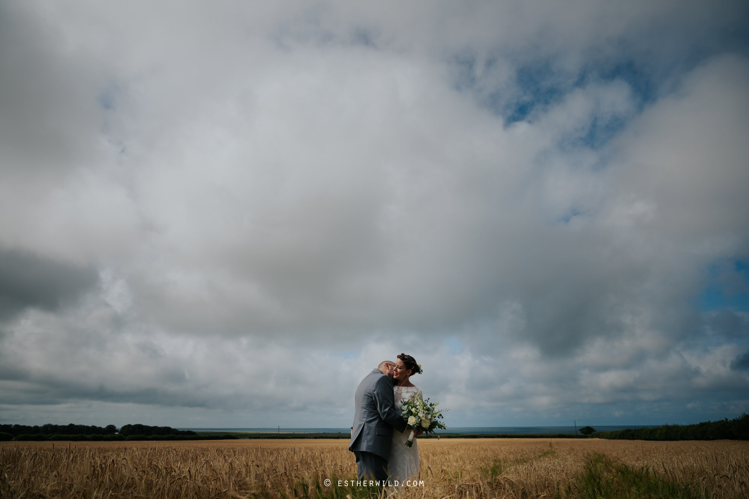 Barn_Drift_Cley_Norfolk_Wedding_Esther_Wild_Photographer_©_Esther_Wild_436-IMG_1314.jpg