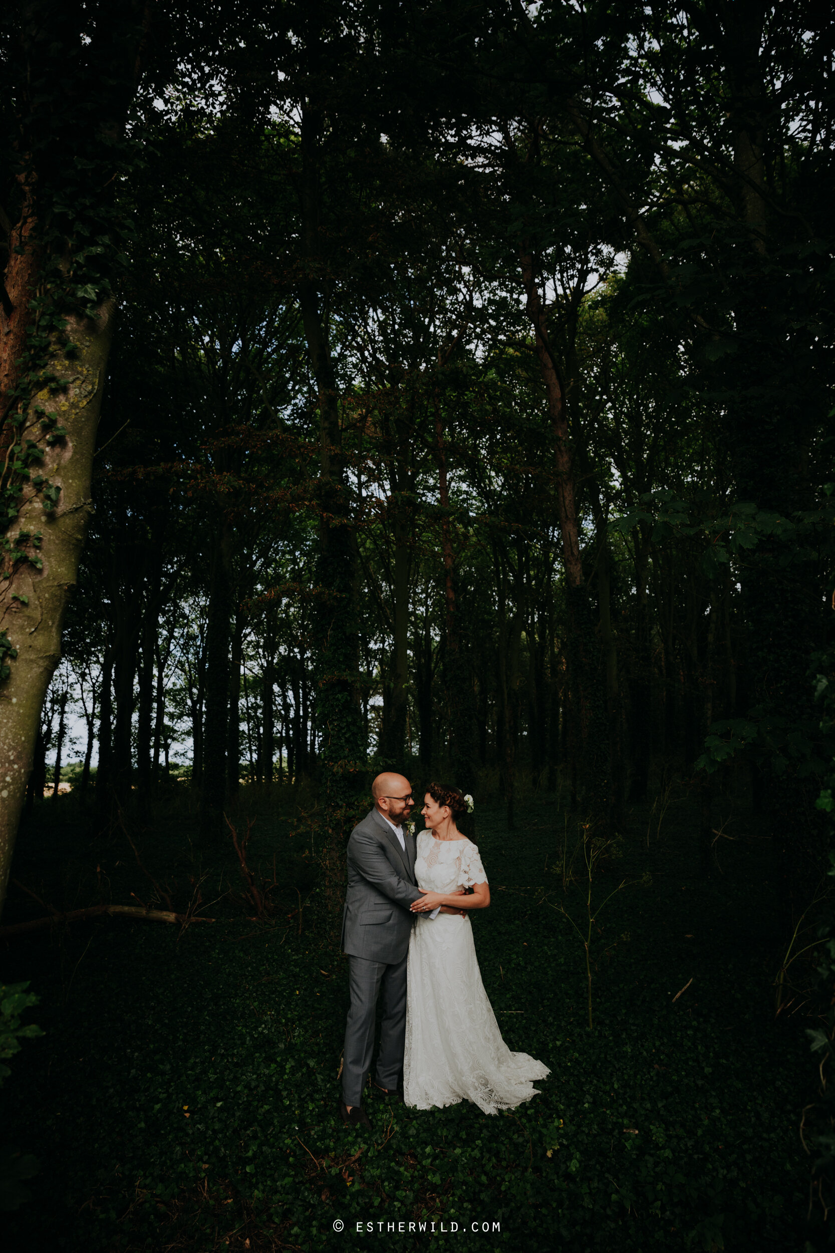 Barn_Drift_Cley_Norfolk_Wedding_Esther_Wild_Photographer_©_Esther_Wild_451-IMG_1345.jpg