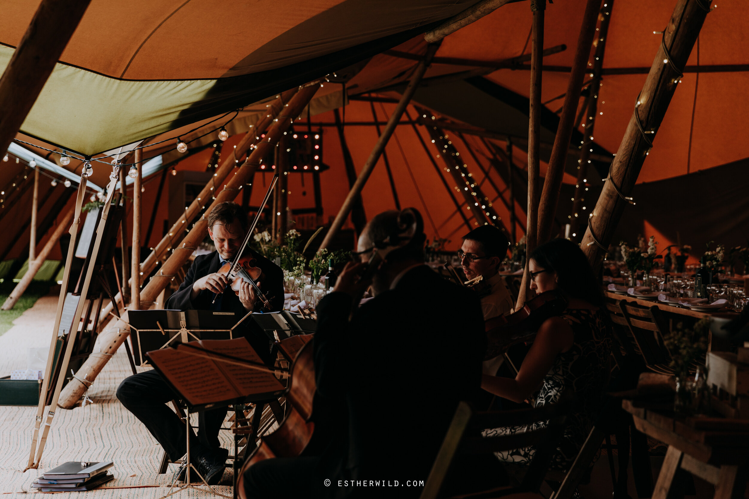 Barn_Drift_Cley_Norfolk_Wedding_Esther_Wild_Photographer_©_Esther_Wild_467-IMG_1389.jpg