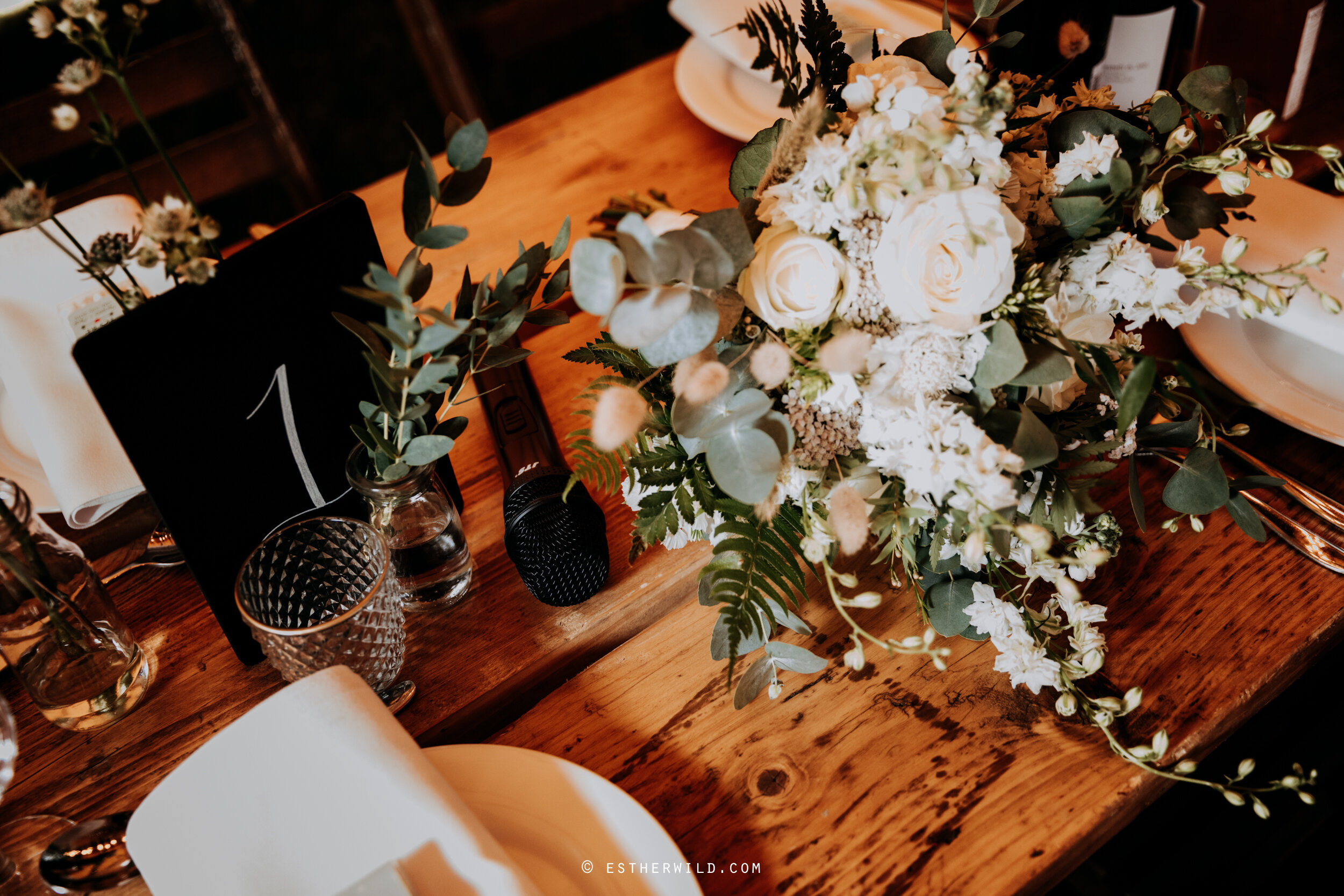 Barn_Drift_Cley_Norfolk_Wedding_Esther_Wild_Photographer_©_Esther_Wild_489-IMG_1519.jpg