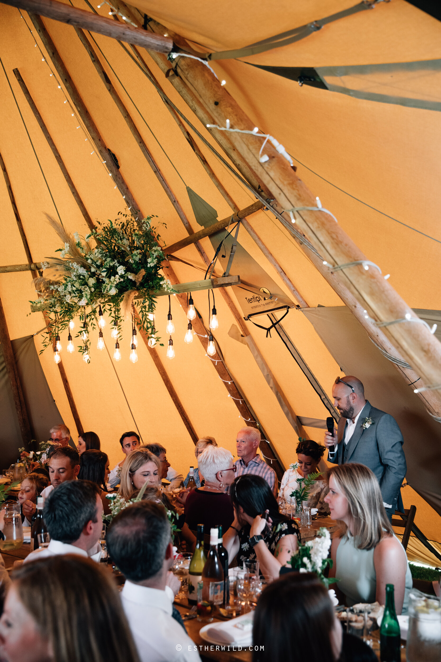 Barn_Drift_Cley_Norfolk_Wedding_Esther_Wild_Photographer_©_Esther_Wild_524-IMG_1625.jpg